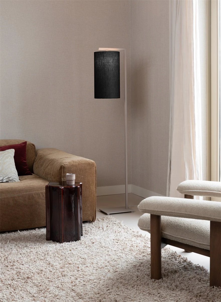 Vloerlamp Boston, zand met zwarte kap Ø25 x 45cm by it's about RoMi