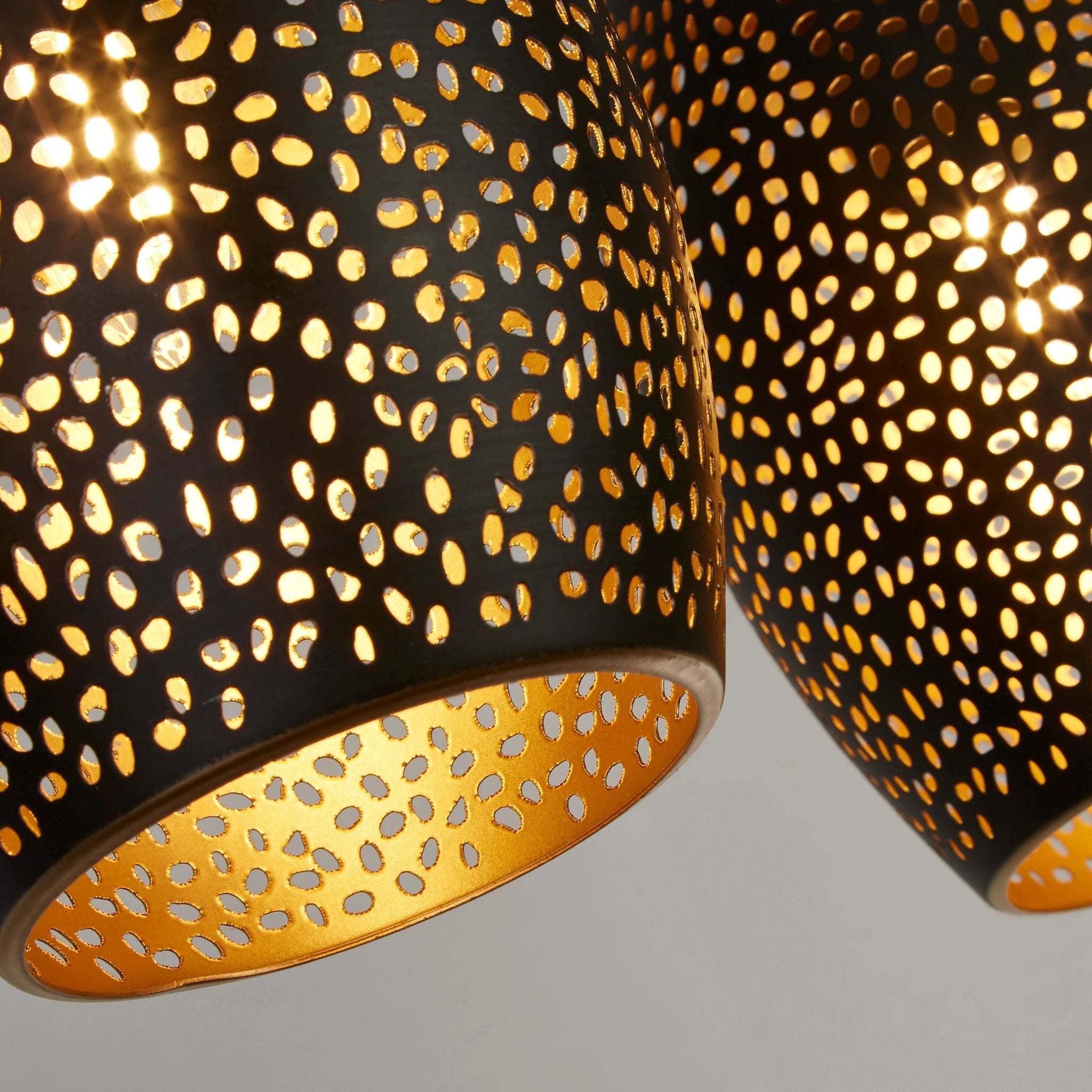 Hanglamp Laser 4Lt Black & Gold Laser Cut Metal by Searchlight