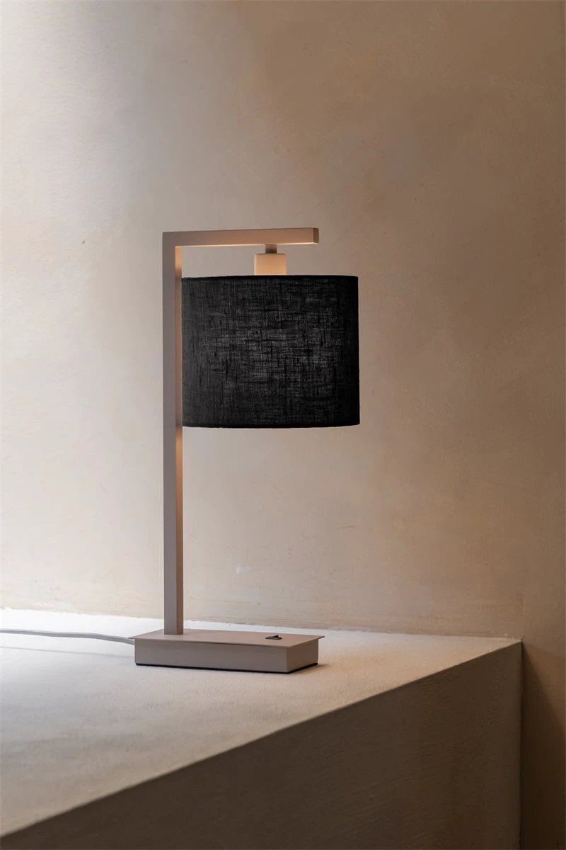 Tafellamp Boston zand met zwarte kap Ø18 x 15cm by it's about RoMi