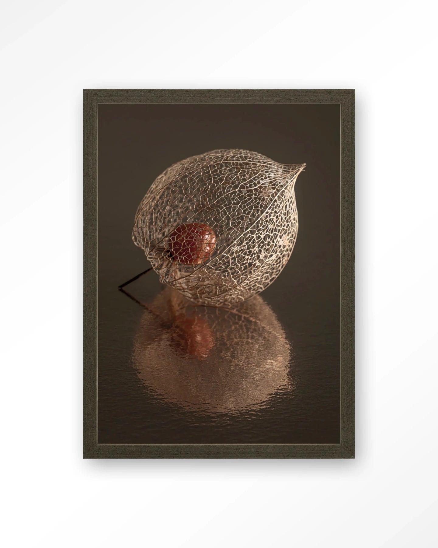 De Reflectie Van Vergankelijkheid In Bruintinten - Moderne Wanddecoratie | Artprint, Glass Art, Wandkleed by Urban Cotton