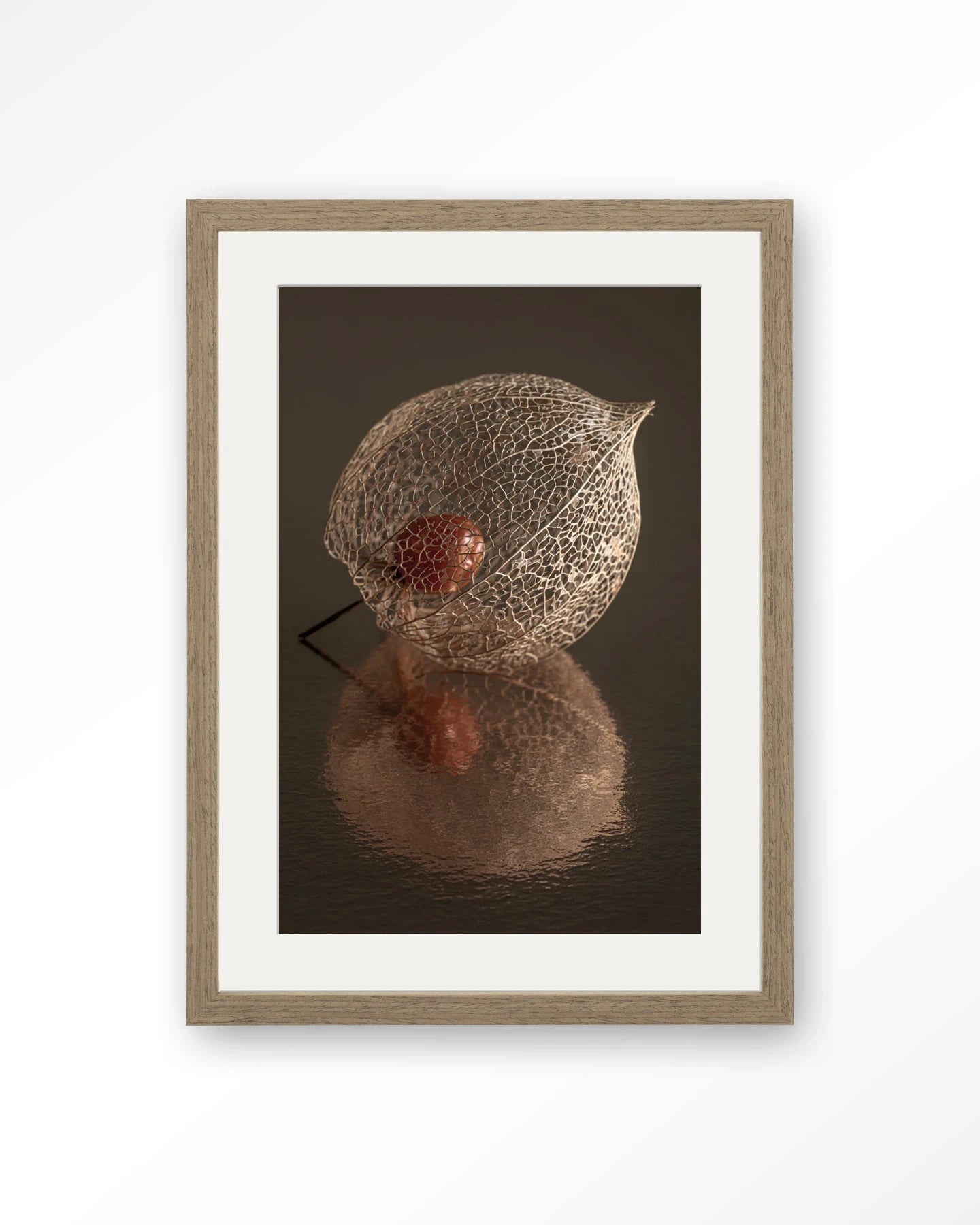 De Reflectie Van Vergankelijkheid In Bruintinten - Moderne Wanddecoratie | Artprint, Glass Art, Wandkleed by Urban Cotton