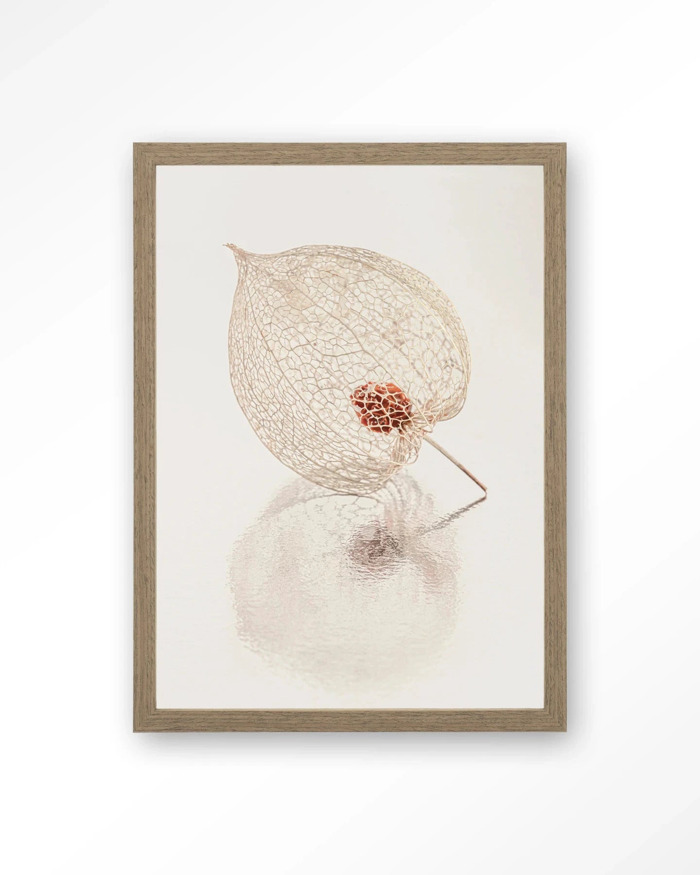 De Reflectie Van Vergankelijkheid In Lichte Tinten - Moderne Wanddecoratie | Artprint, Glass Art, Wandkleed by Urban Cotton