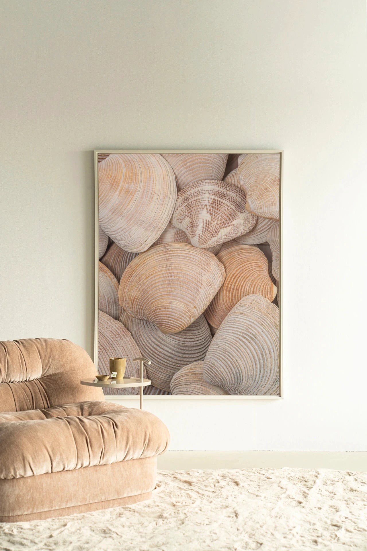 Tijdloze Rust: In Een Zee Van Schelpen - Moderne Wanddecoratie | Artprint, Glass Art, Wandkleed by Urban Cotton