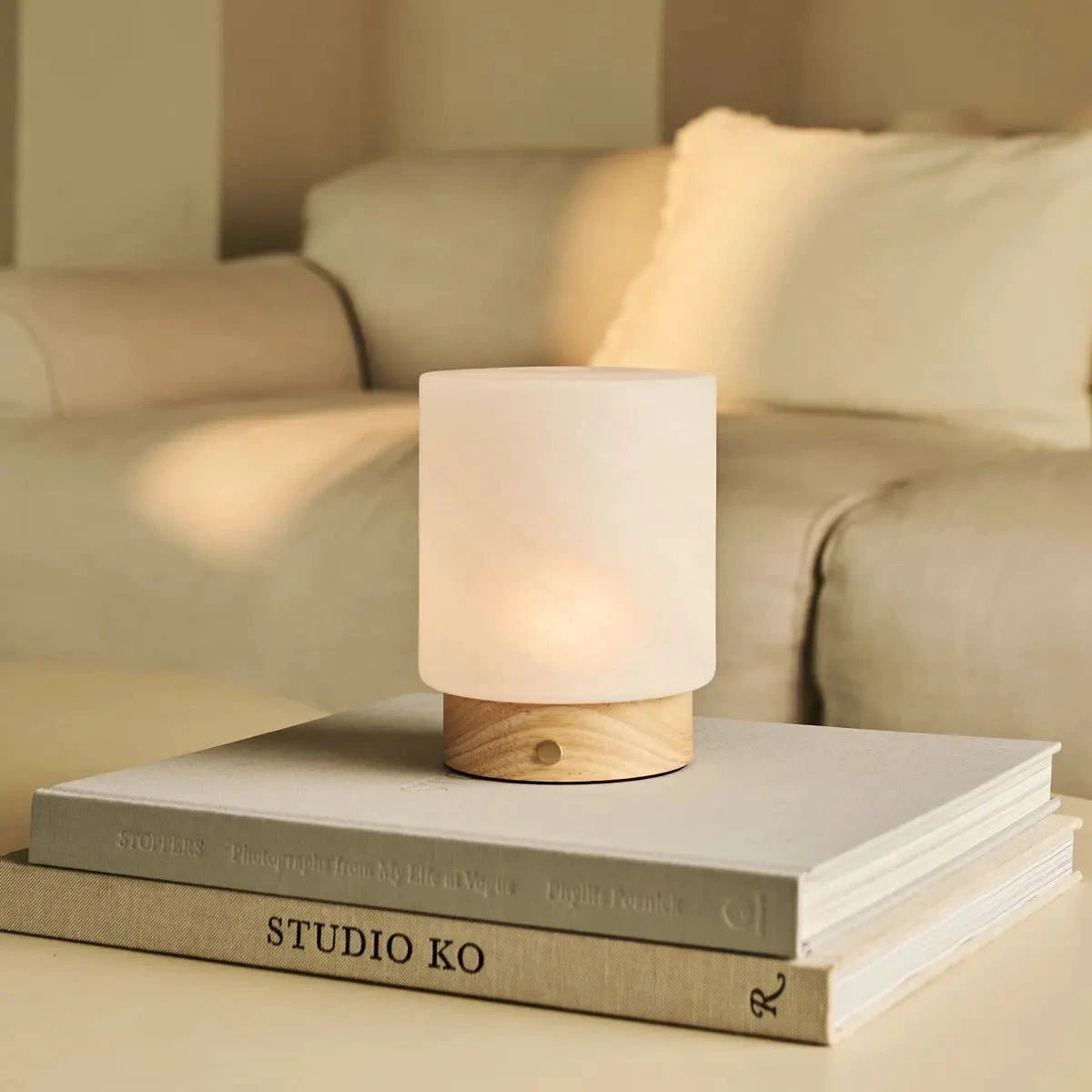 Tafellamp oplaadbaar Pien lichtbruin hout by Tavellio - Amsterdam