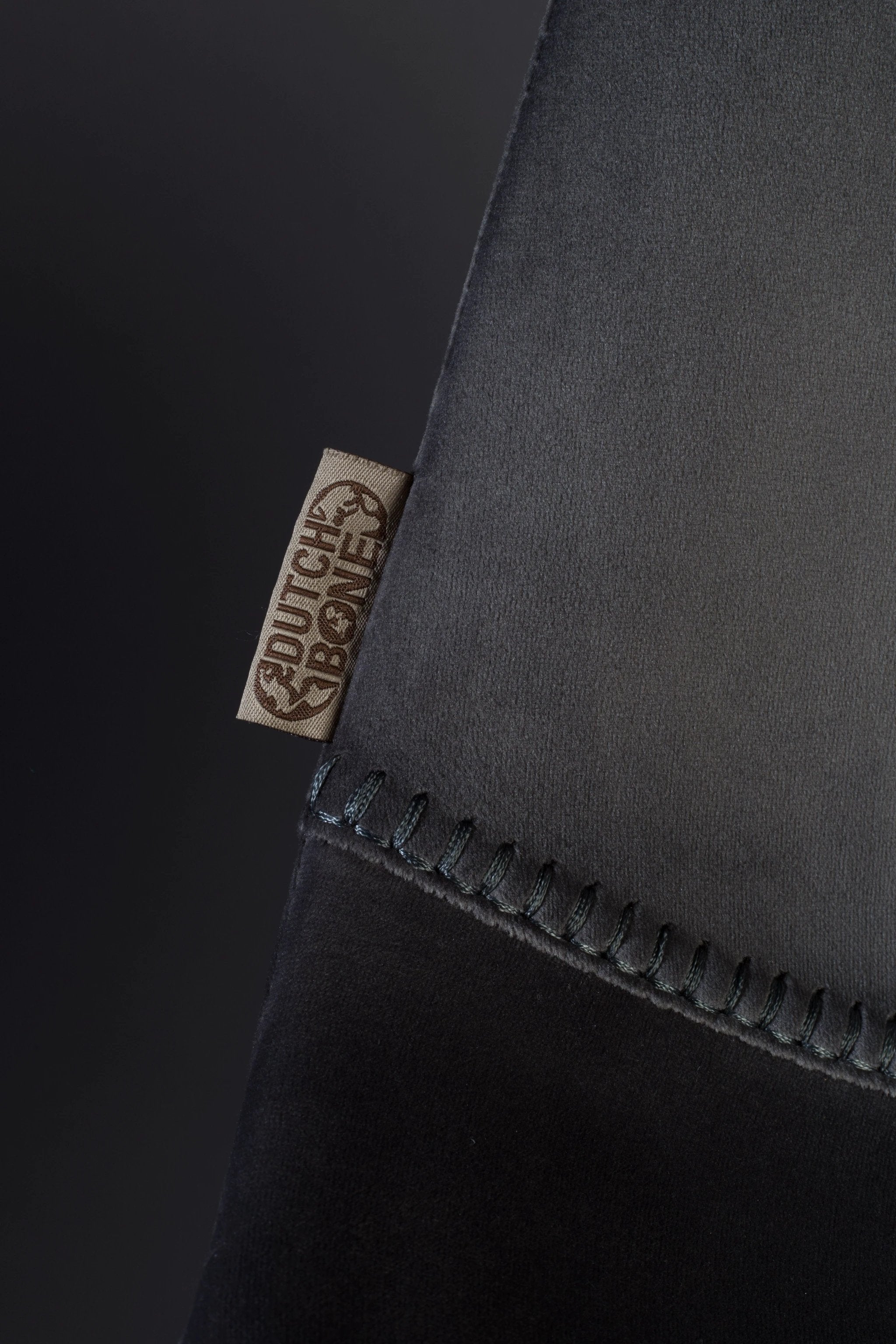 Eetkamerstoel Franky Velvet Grey by Dutchbone