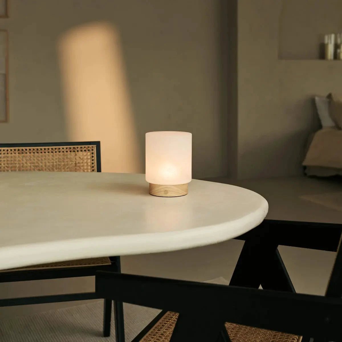 Tafellamp oplaadbaar Pien lichtbruin hout by Tavellio - Amsterdam