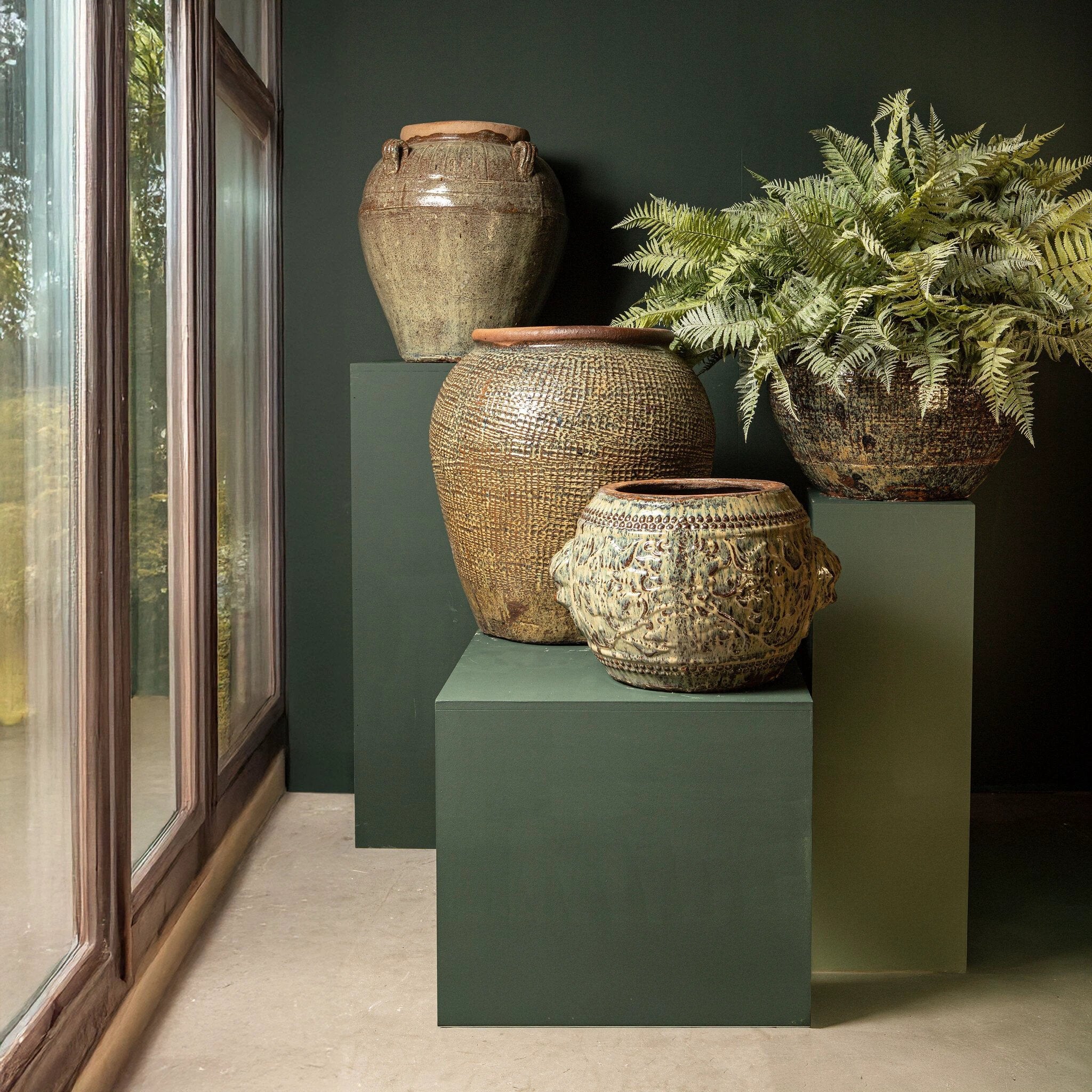 Lisie natuurlijk-blauwe lage keramische pot by PTMD