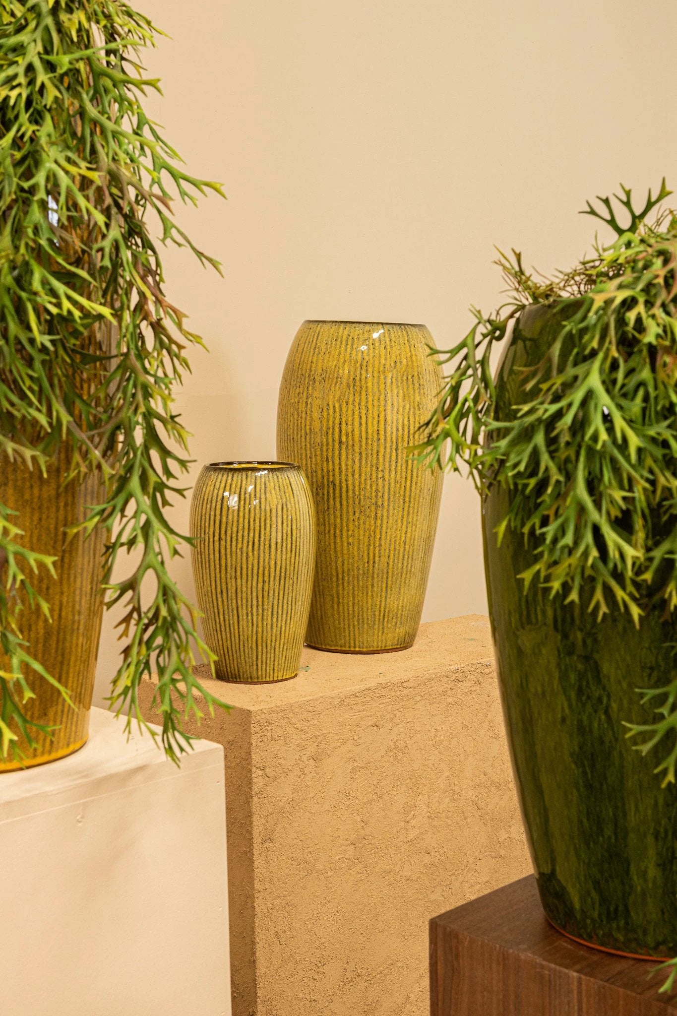 Tamica donkerbruine keramische pot M by PTMD