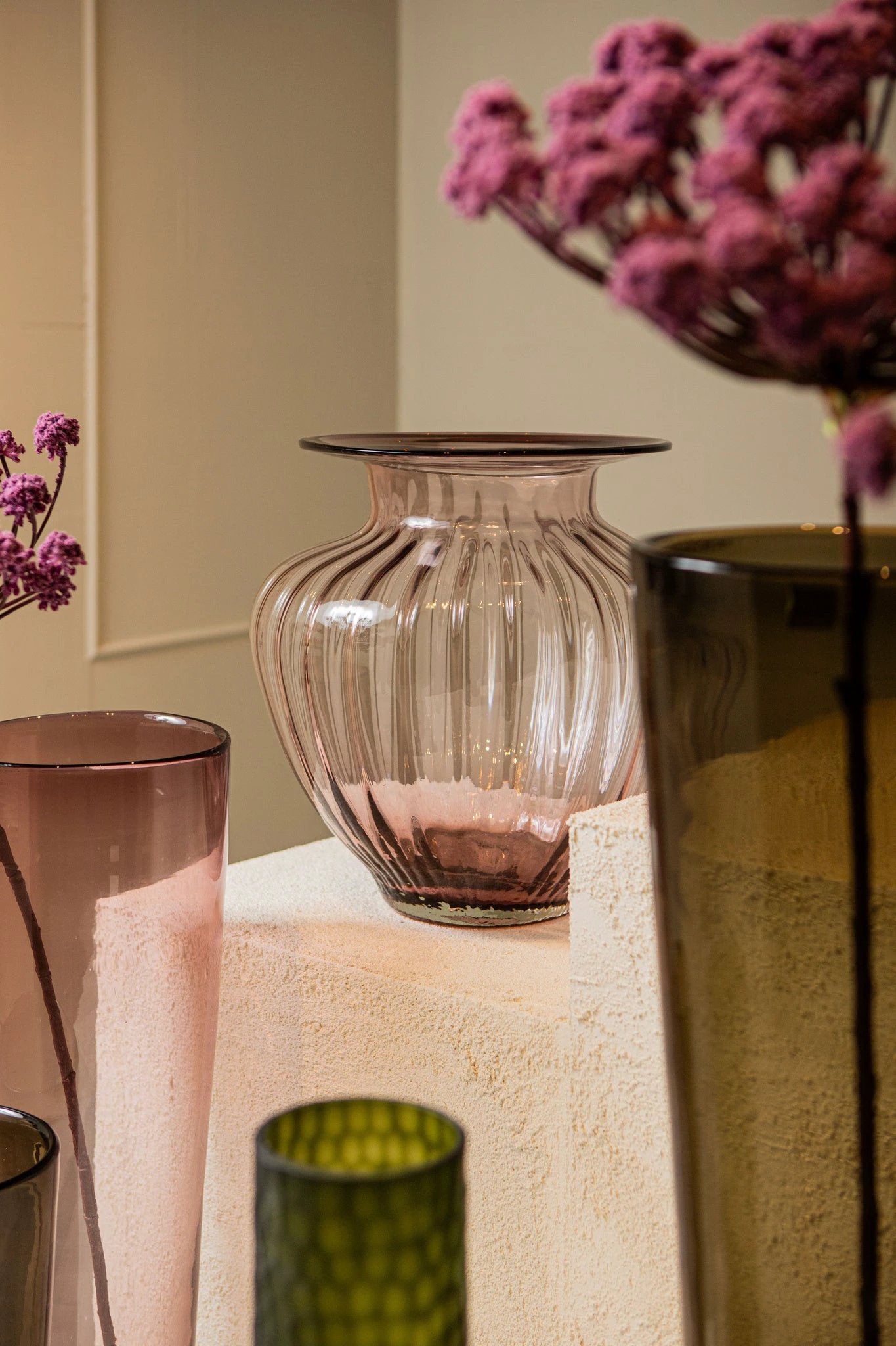 Marlisha grote ronde glazen vaas in roze by PTMD