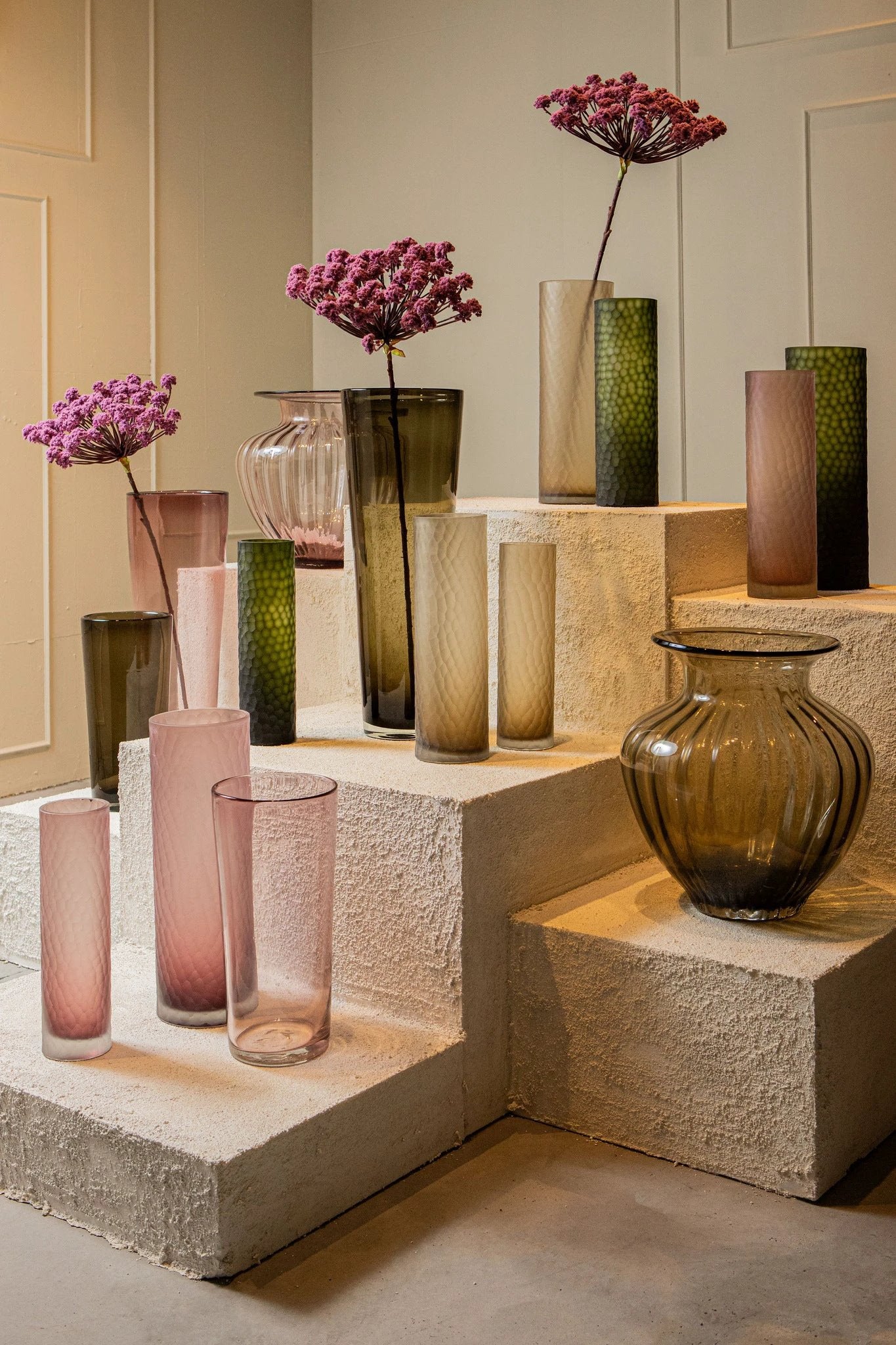 Marlisha grote ronde glazen vaas in roze by PTMD