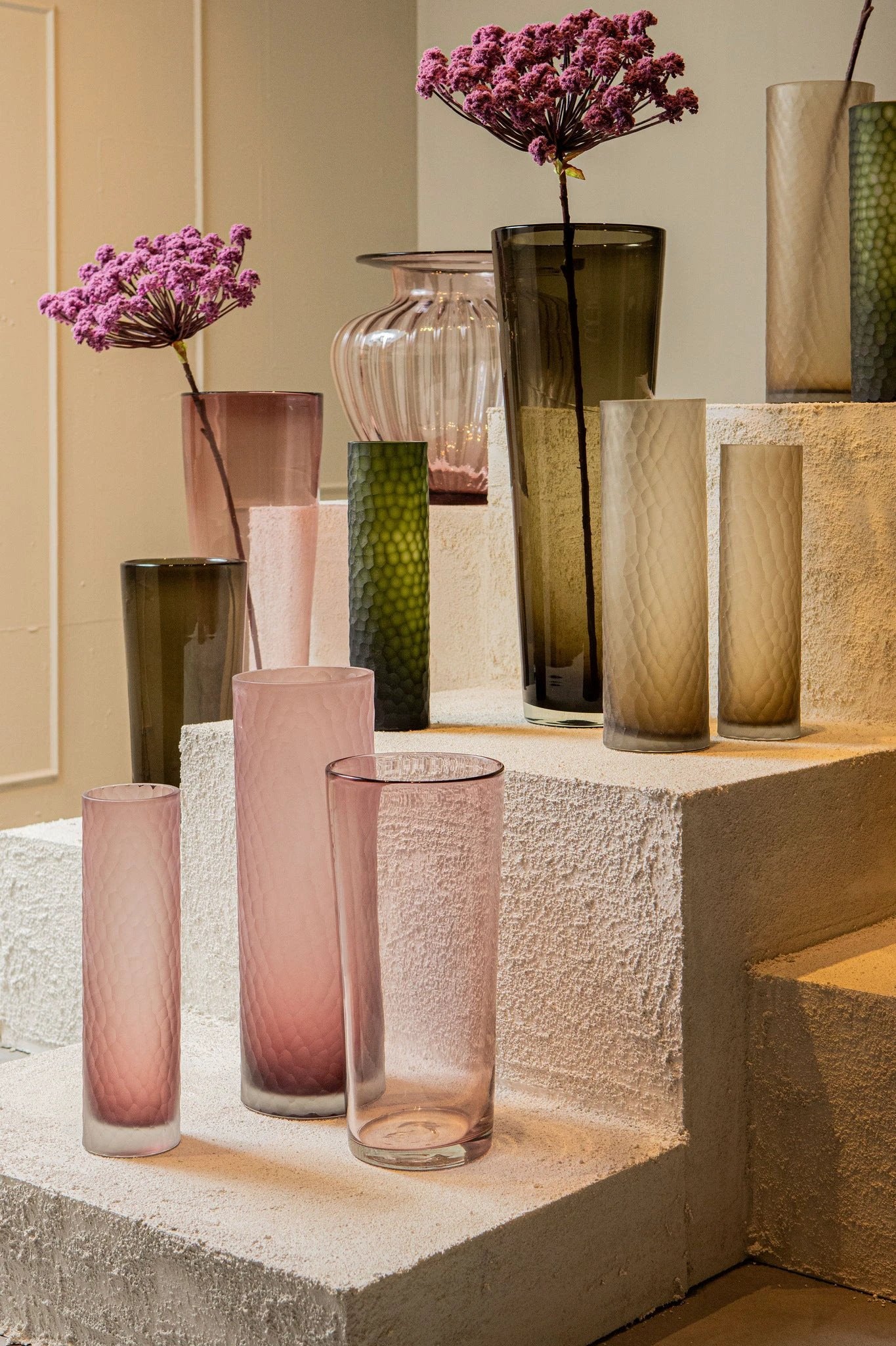 Marlisha grote ronde glazen vaas in roze by PTMD