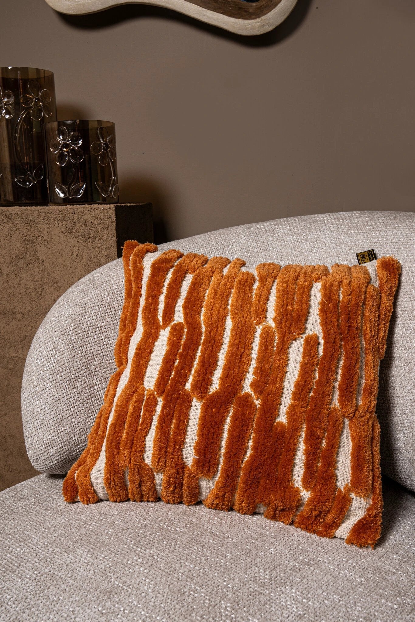 Genica oranje vierkant katoenen kussen met borduurwerk by PTMD