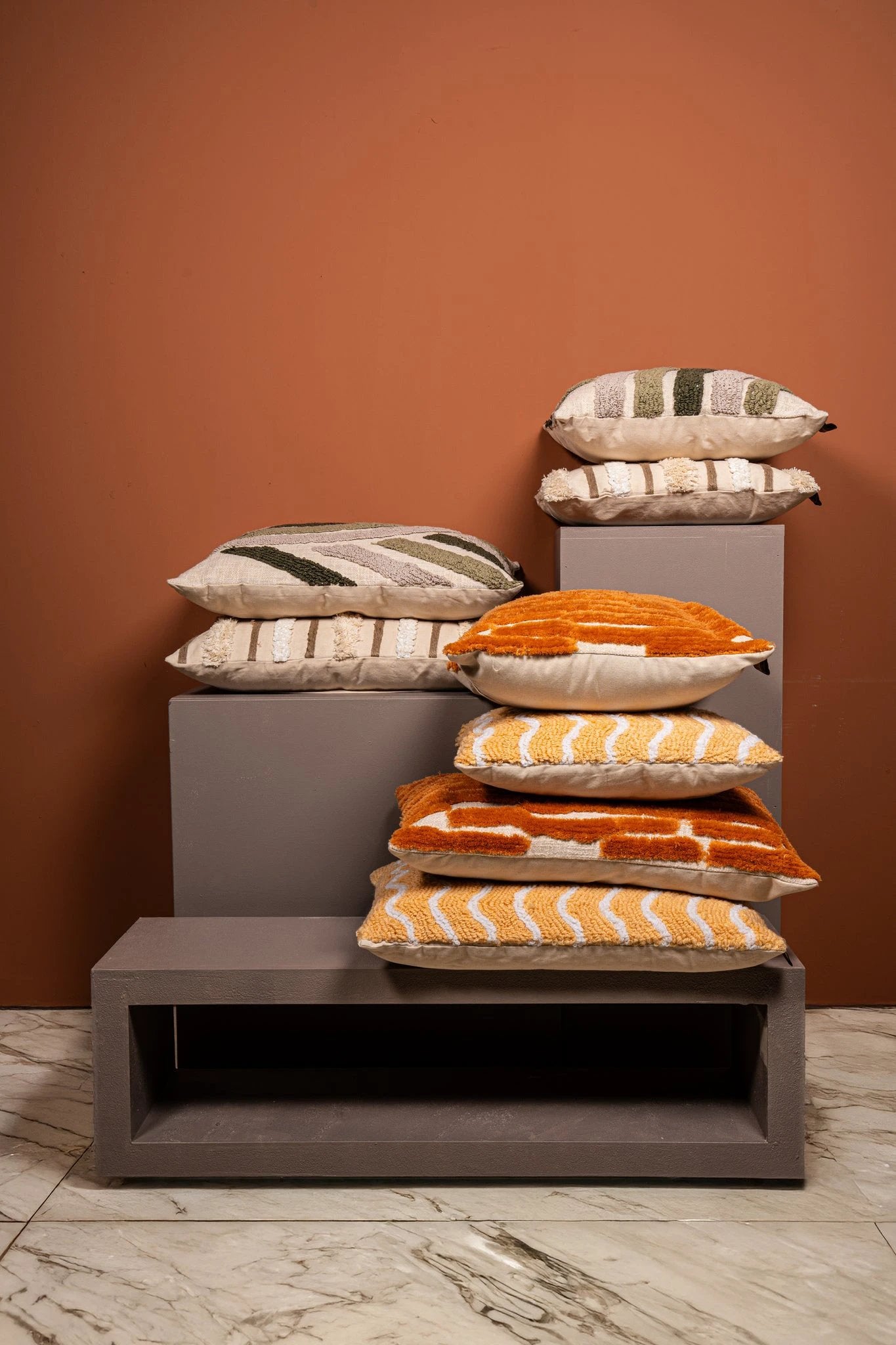 Ansen donkergroen rechthoekig katoenen kussen met borduurwerk by PTMD