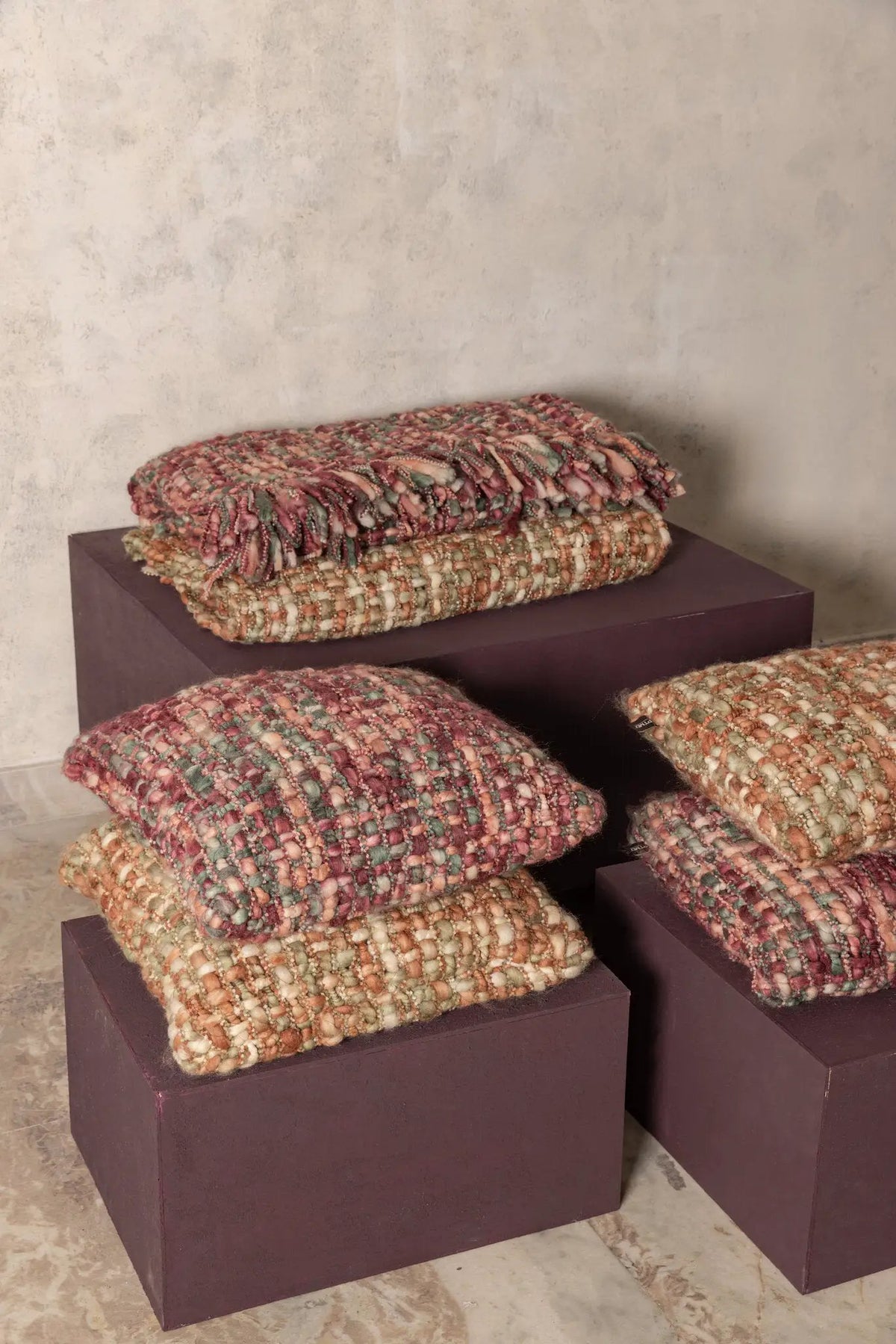 Dacy Framboos Gerecycled Polyester Rechthoekig Kussen by PTMD