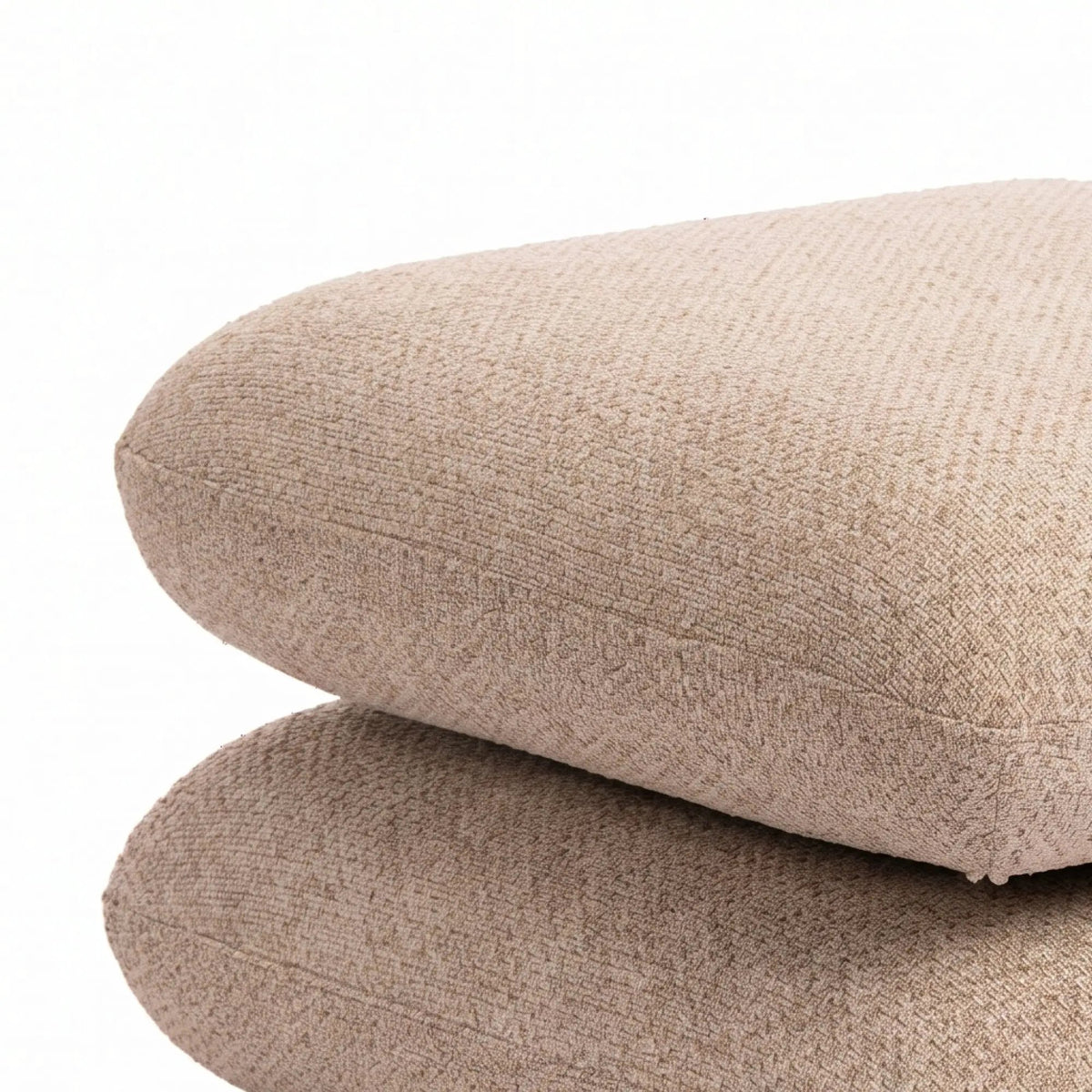 Taupe draaibare Aro Poef van PTMD met zachte bekleding en ronde vorm, perfect voor een moderne woonruimte.