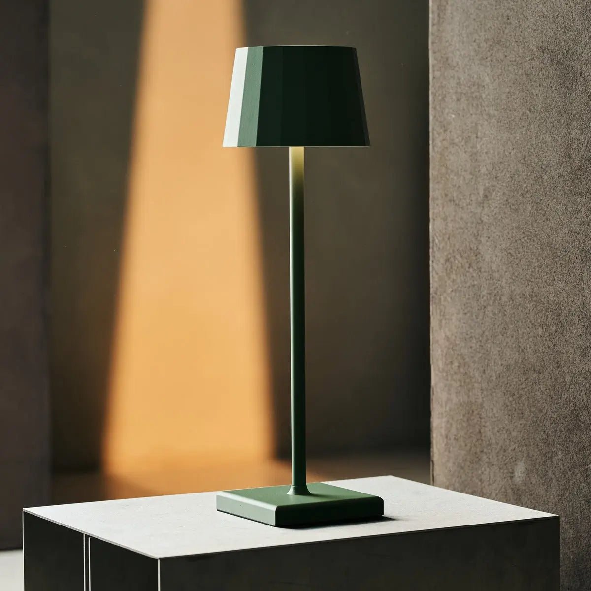 Tafellamp oplaadbaar Wouter salie groen