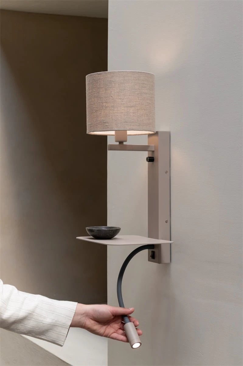 Wandlamp Florence met leeslampje zandkleurige kap by it's about RoMi
