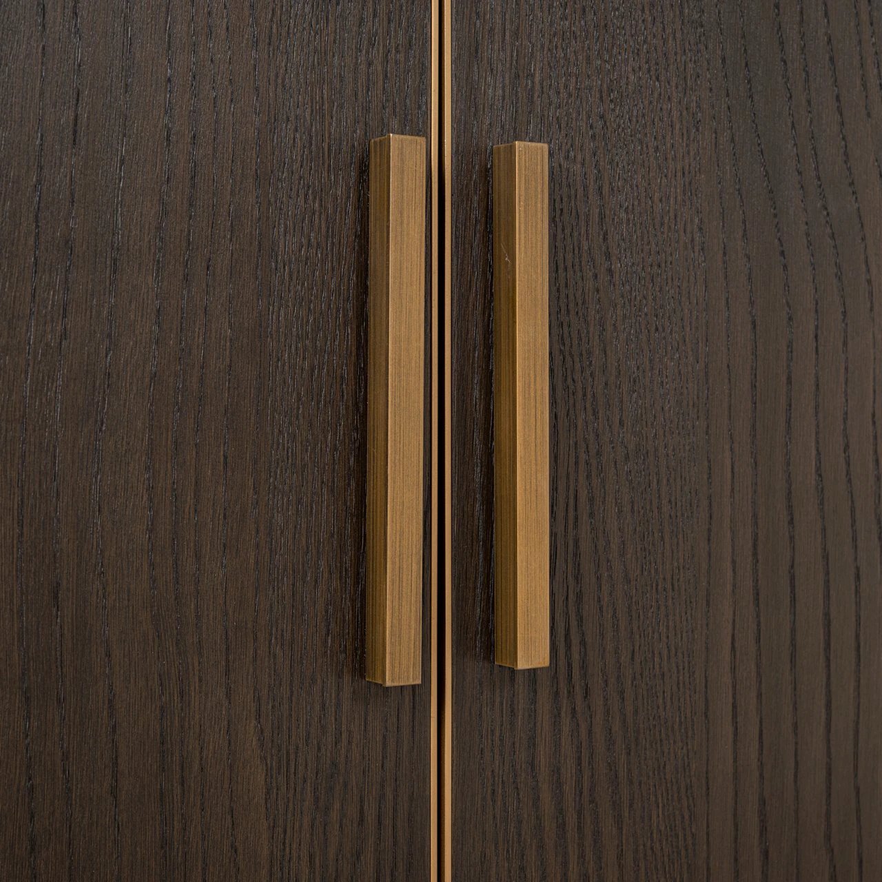 Wandkast Carter bruin groot 4-deurs by Richmond Interiors