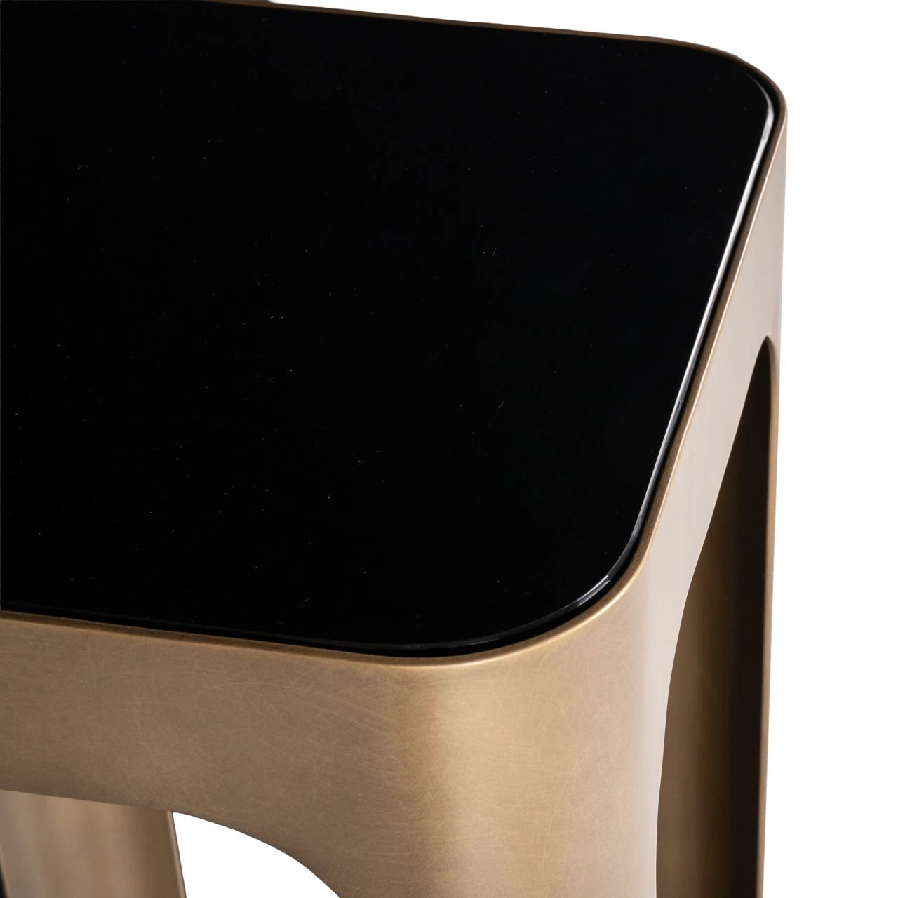 Pilaar Claridge goud by Richmond Interiors