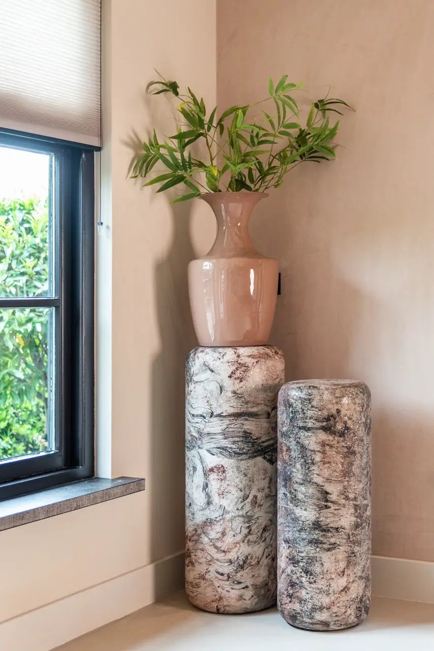 Vaas Daimy bruin by Richmond Interiors