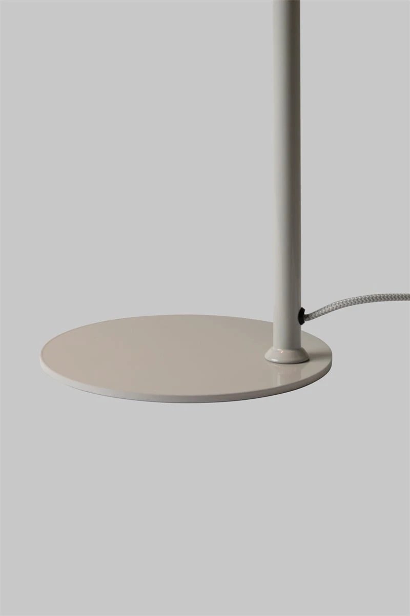 Tafellamp Stavanger, licht grijs by it's about RoMi