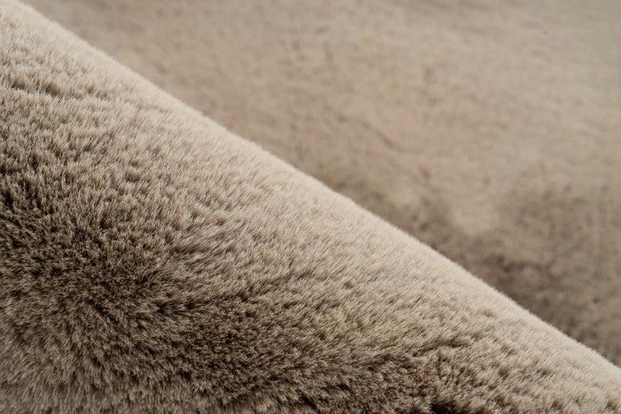 Vloerkleed faux vacht Heaven Organisch Taupe by Lalee