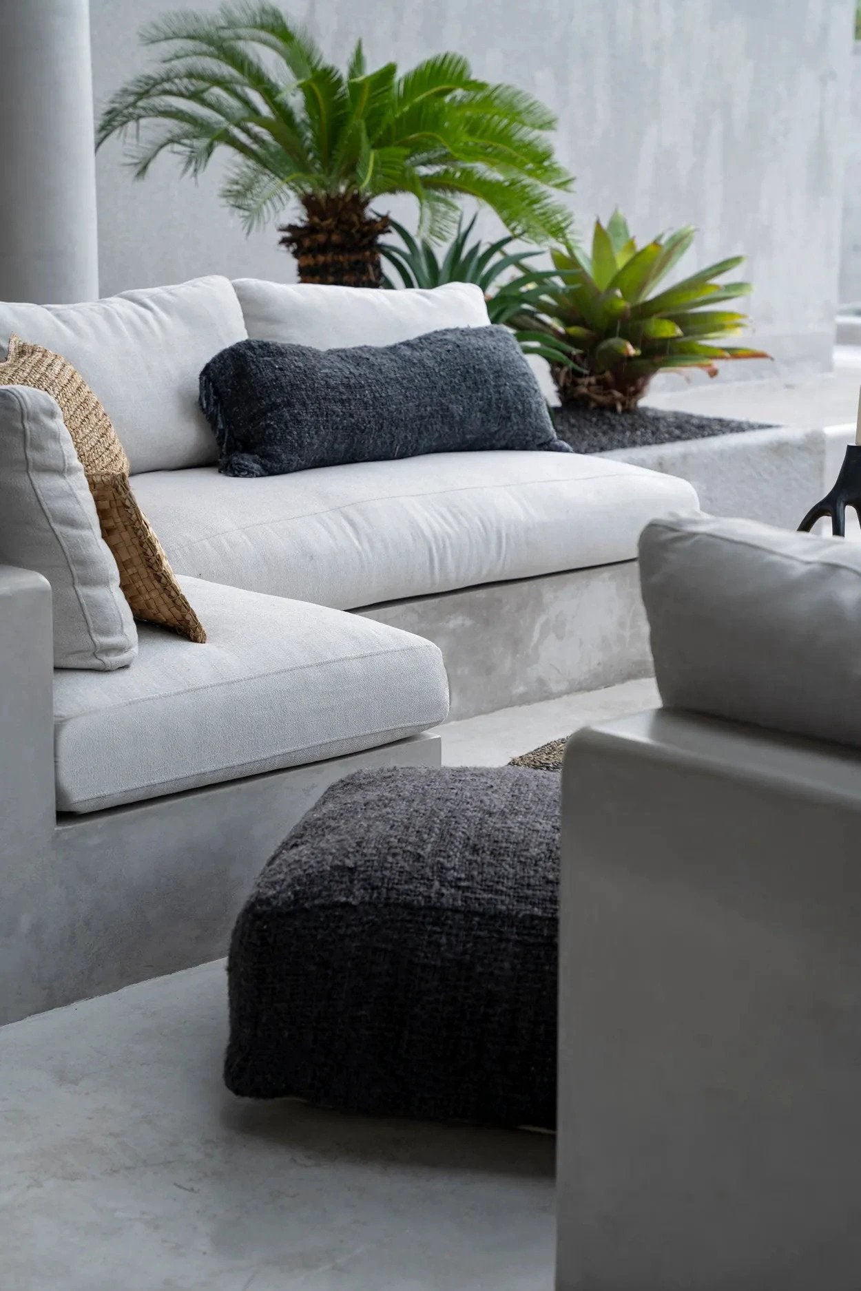 De Oh My Gee Kussenhoes - Marinezwart - 35x100 by Bazar Bizar Antwerp