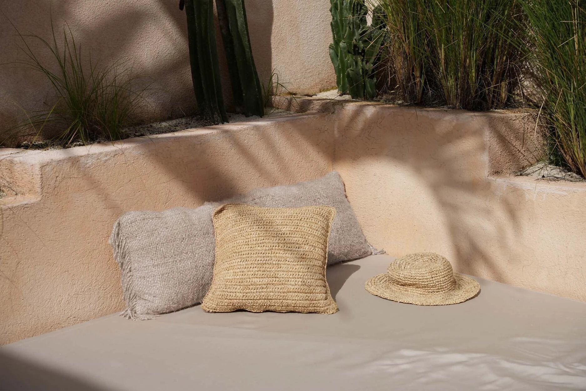 De Oh My Gee Kussenhoes - Beige - 35x100 by Bazar Bizar Antwerp