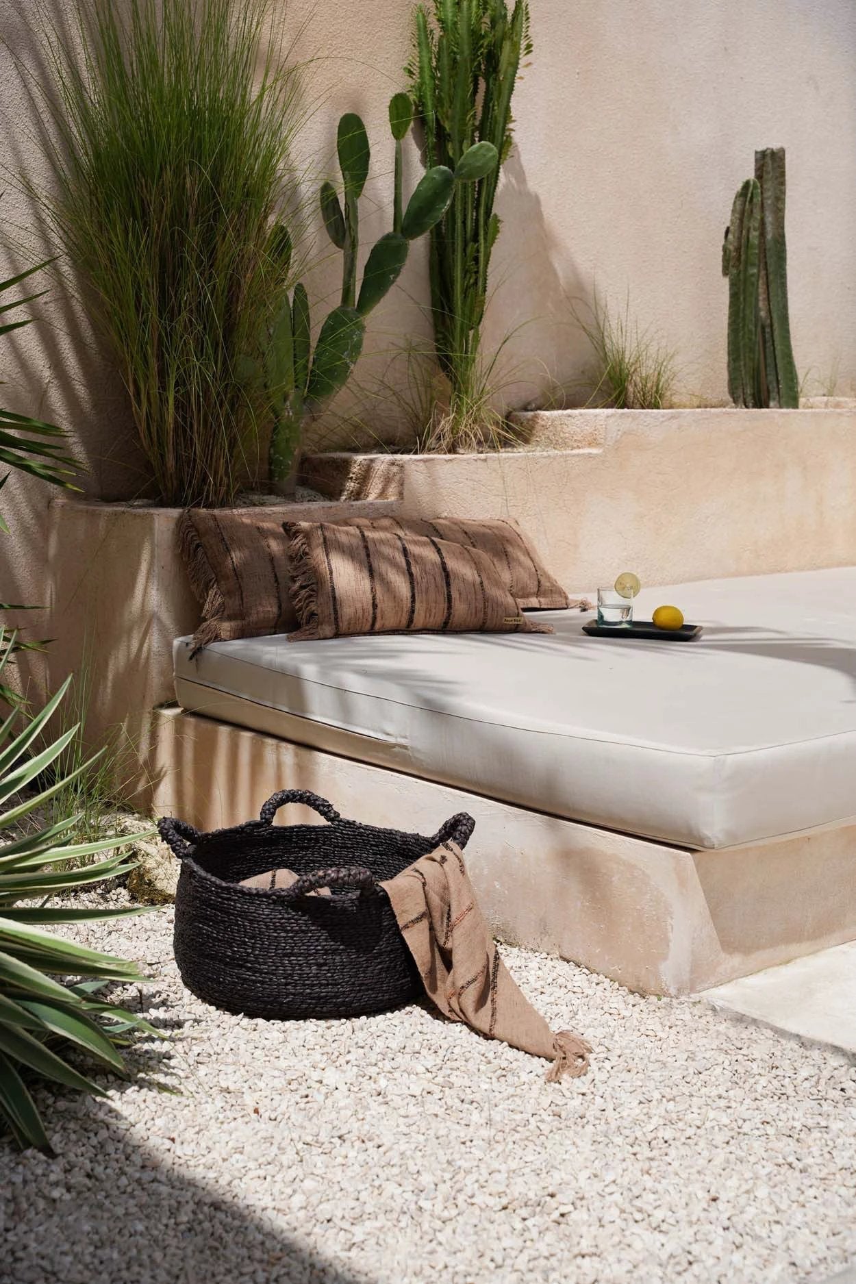 De Oh My Gee Kussenhoes - Beige Black - 35x100 by Bazar Bizar Antwerp