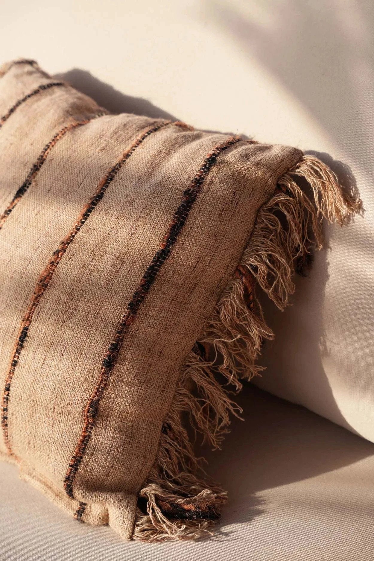 De Oh My Gee Kussenhoes - Beige Black - 40x40 by Bazar Bizar Antwerp