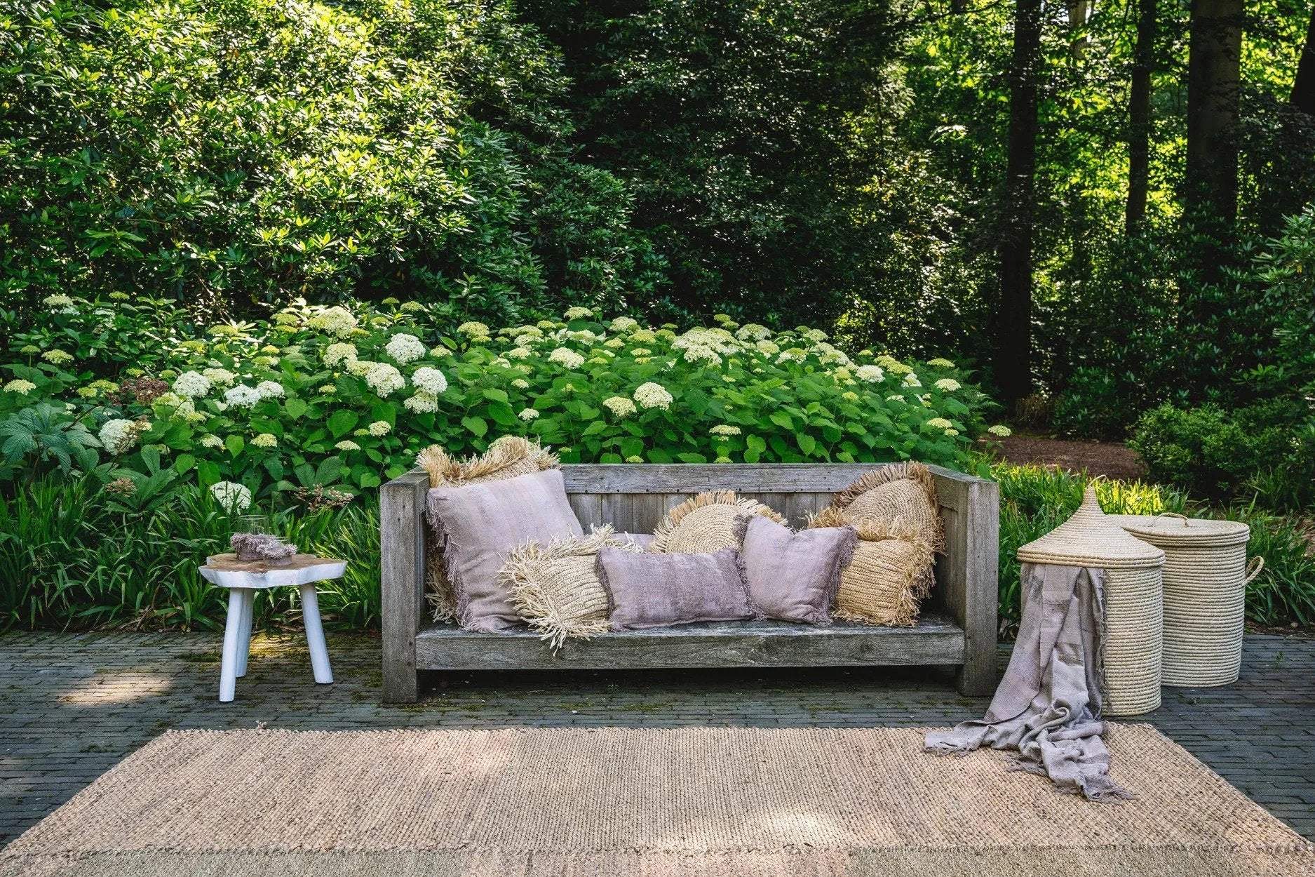 De Oh My Gee Kussenhoes - Concrete Velvet - 40x40 by Bazar Bizar Antwerp