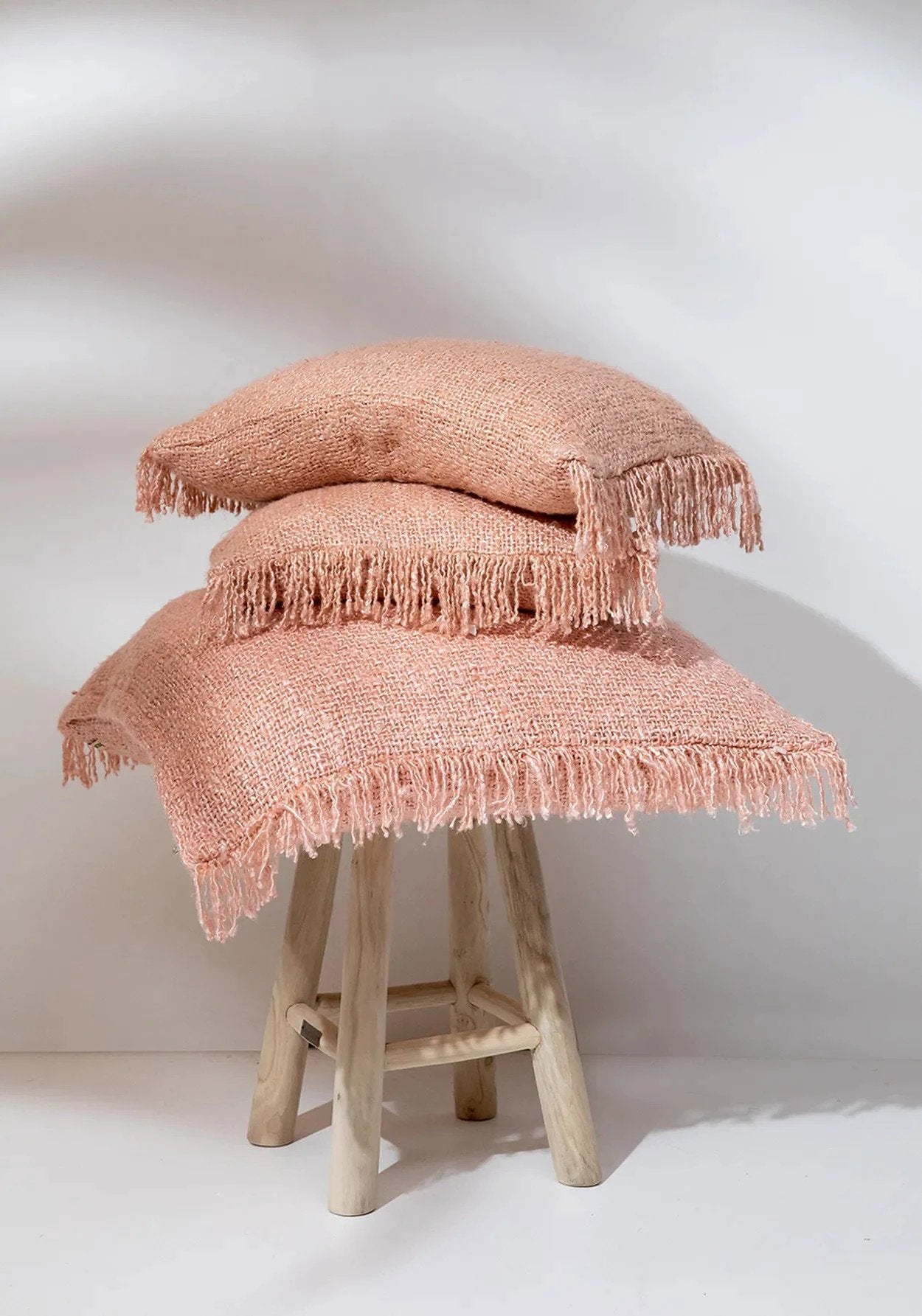 De Oh My Gee Kussenhoes - Zalm Roze - 60x60 by Bazar Bizar Antwerp