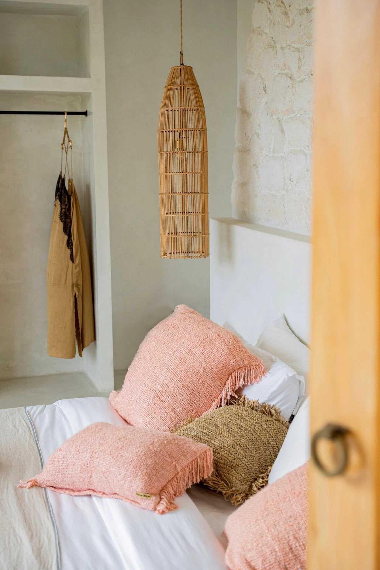 De Oh My Gee Kussenhoes - Zalm Roze - 60x60 by Bazar Bizar Antwerp