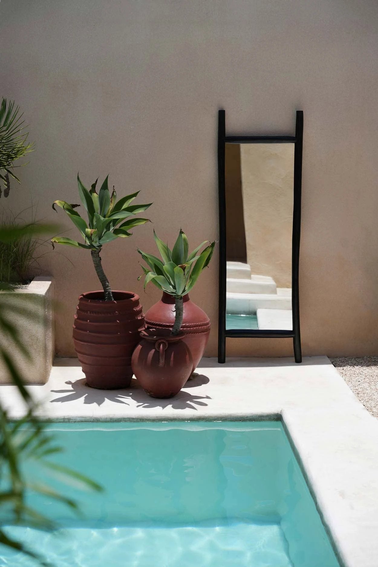 De Island Dressing Spiegel - Zwart by Bazar Bizar Antwerp