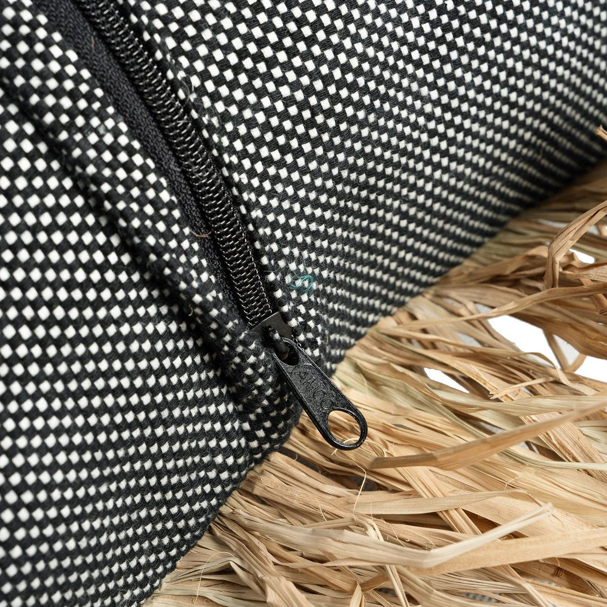 De Cotton Bonita Kussenhoes - Zwart Naturel - 30x50 by Bazar Bizar Antwerp