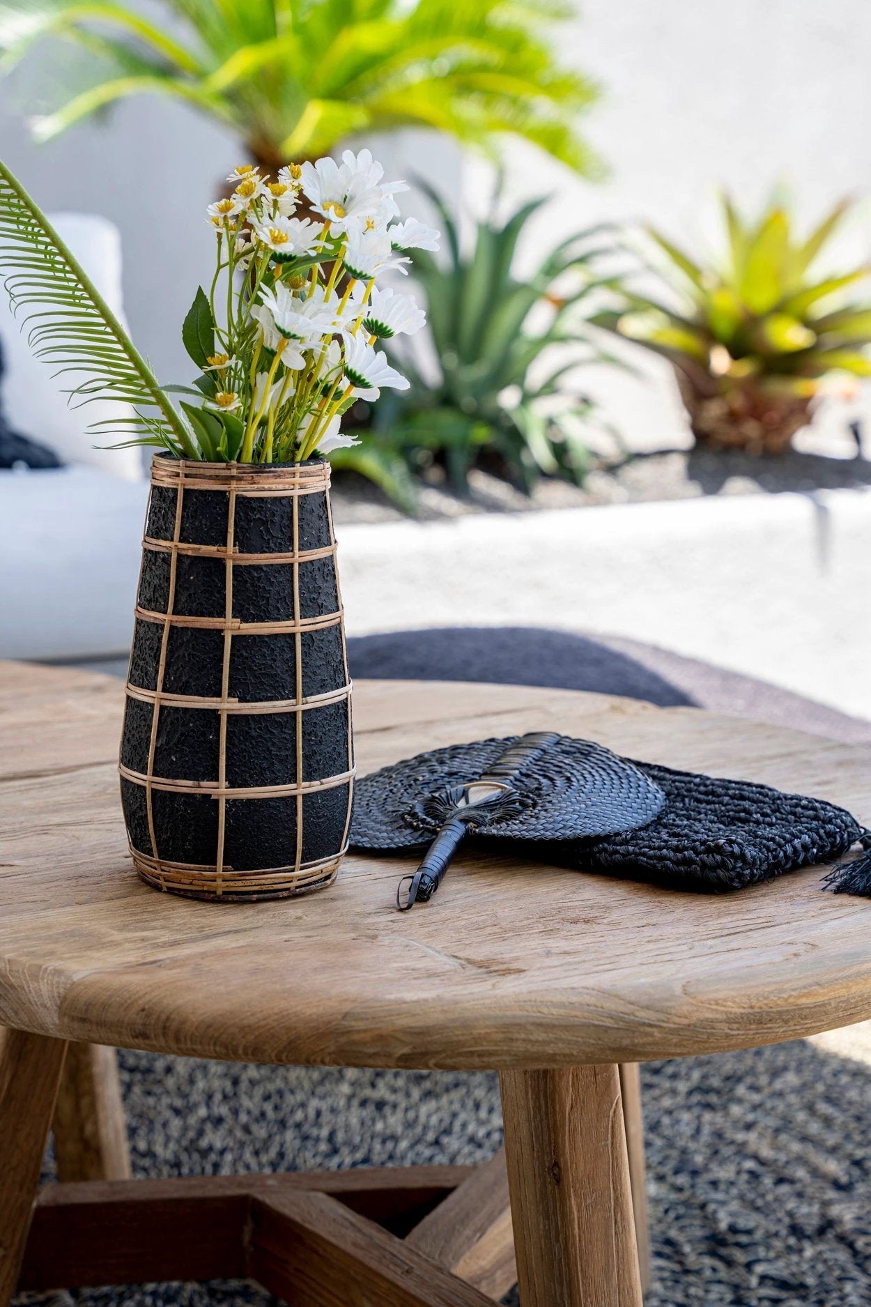 De Cutie Vaas - Zwart Naturel Medium by Bazar Bizar Antwerp