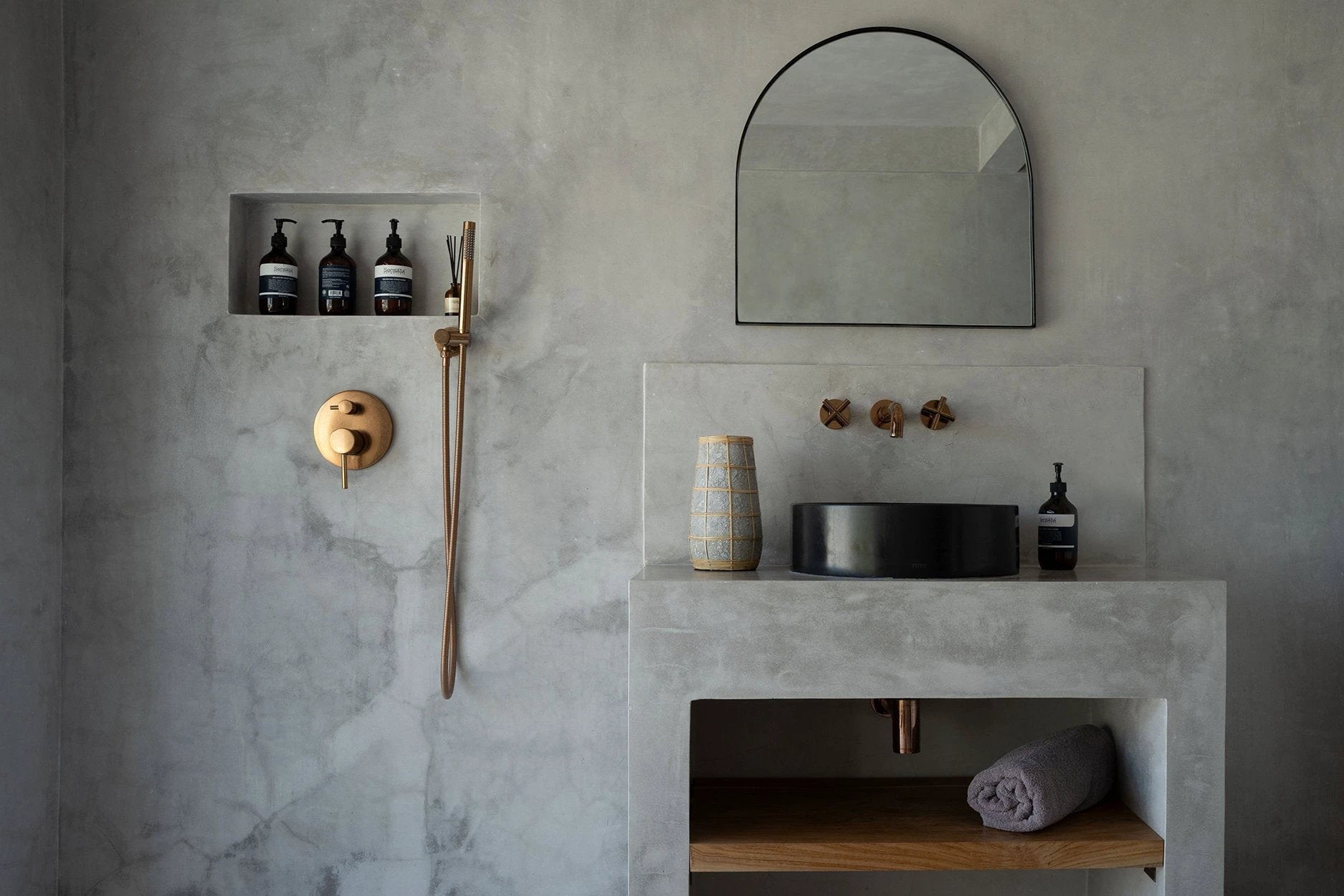 De Cutie Vaas - Betongrijs Naturel Large by Bazar Bizar Antwerp