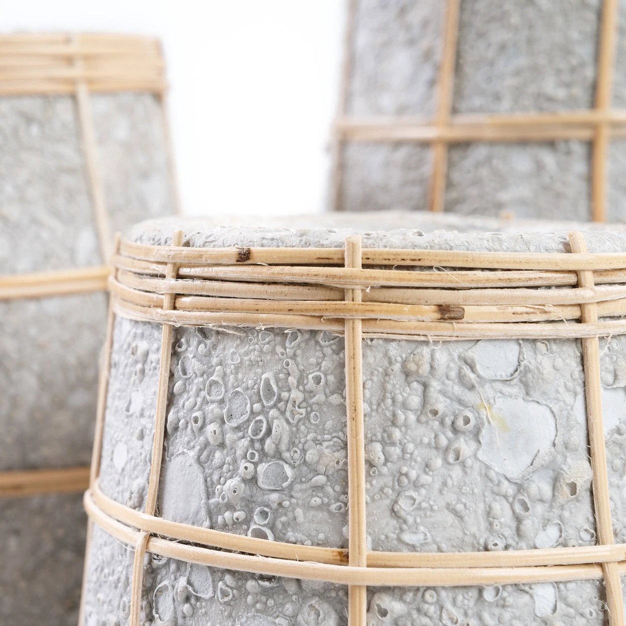 De Cutie Vaas - Betongrijs Naturel Large by Bazar Bizar Antwerp