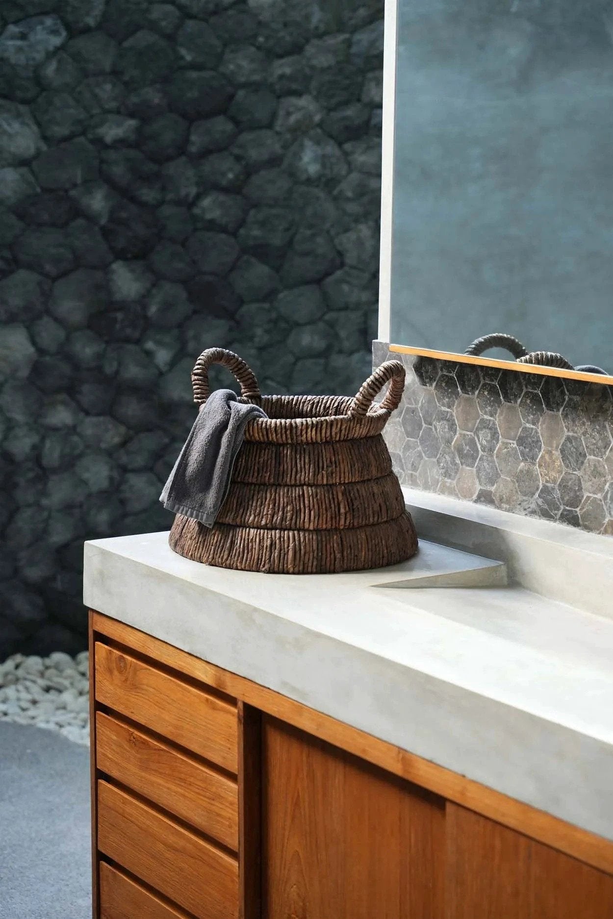 De Chisomo-mand by Bazar Bizar Antwerp