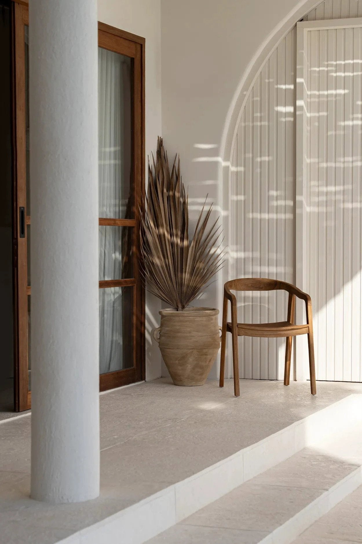 De Nihi Oka Eetkamerstoel - Buitenshuis by Bazar Bizar Antwerp