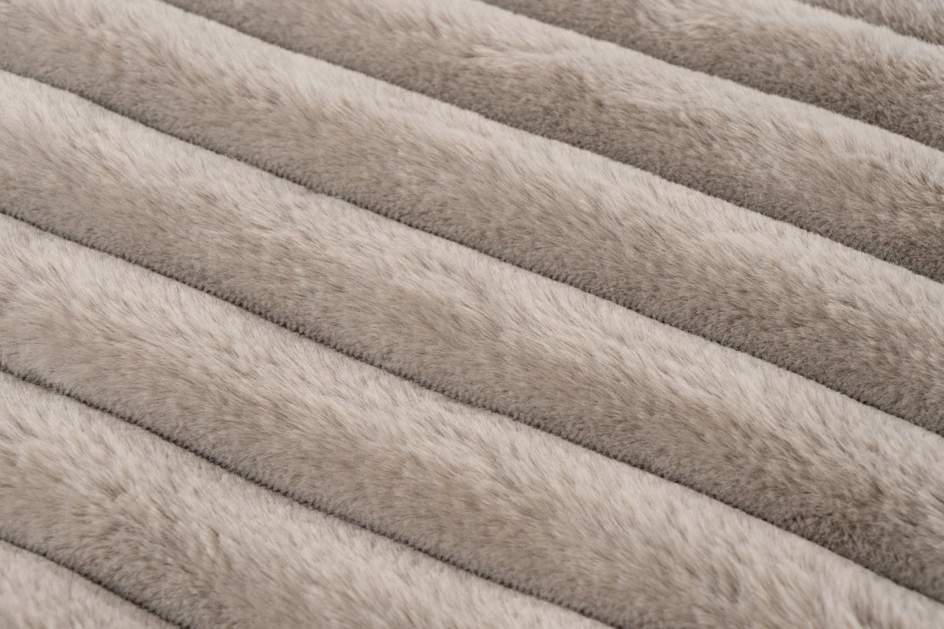 Plaid Plush 150x200 in 6 kleuren by Lalee