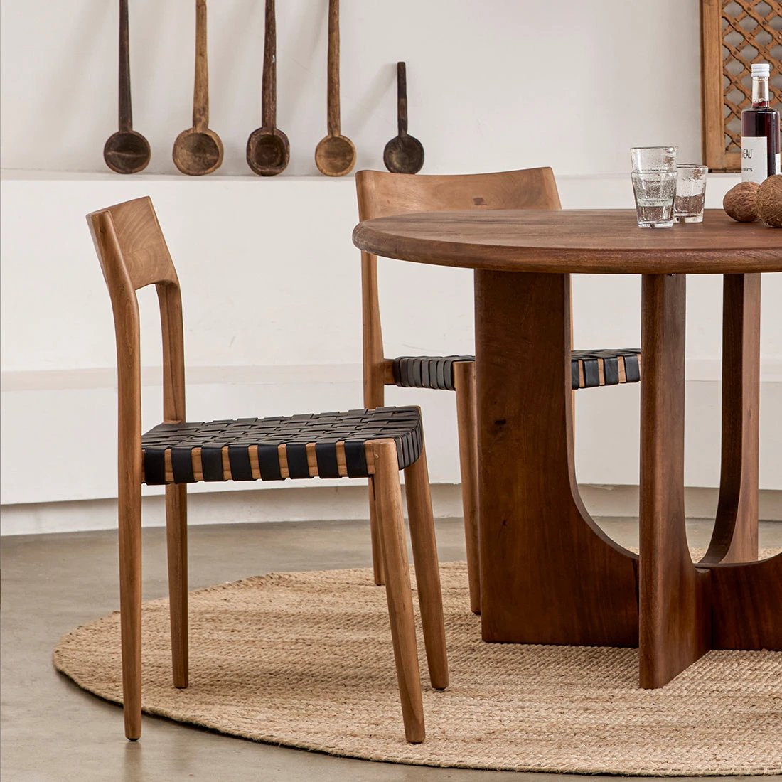 Eetkamerstoel Freya teakhouten met leer - zwart (set van 2) by Raw Materials Amsterdam