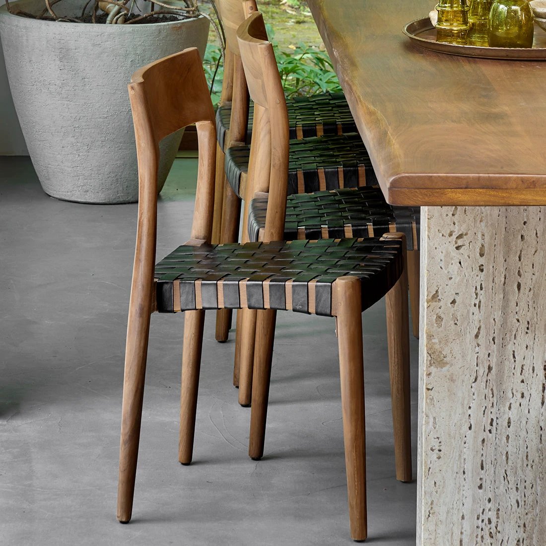 Eetkamerstoel Freya teakhouten met leer - zwart (set van 2) by Raw Materials Amsterdam