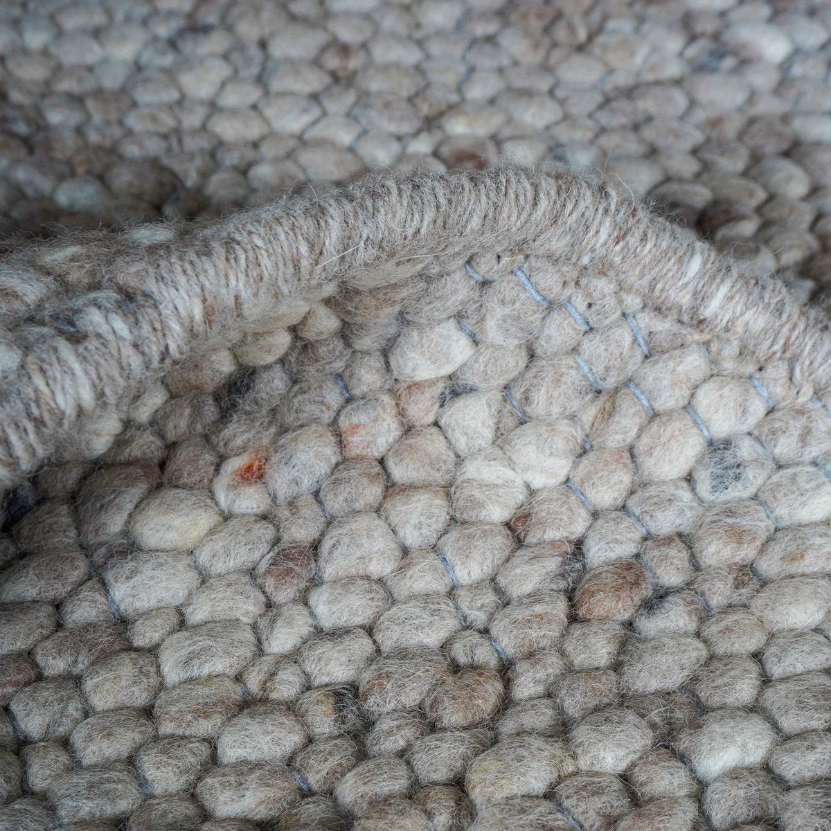 Vloerkleed Stone Donker Beige – Organisch 160 x 230 cm by Veer Carpets