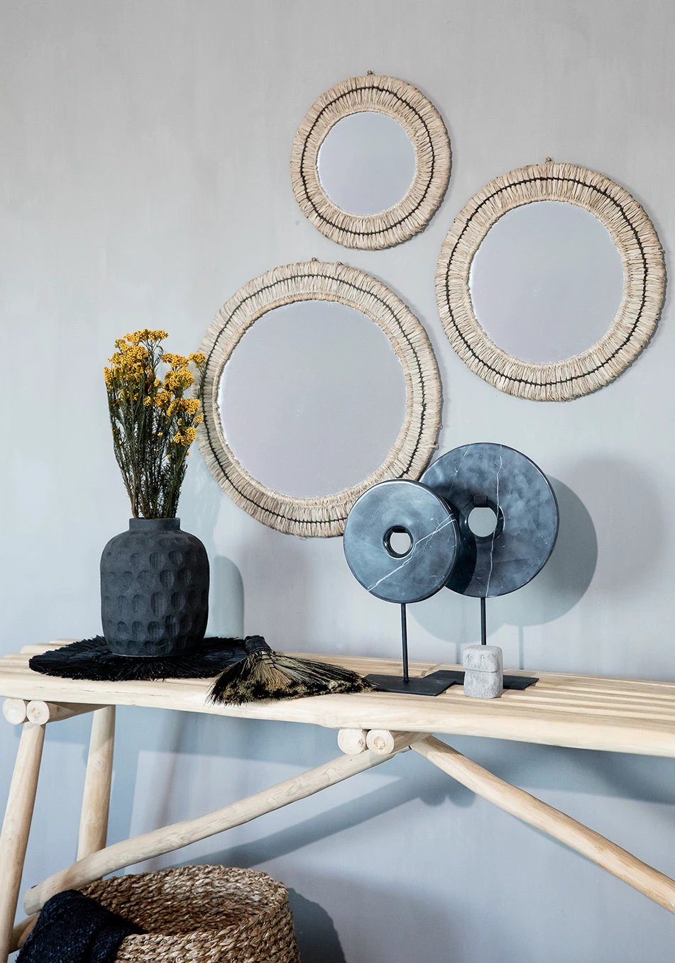 De Marmeren Disc op Stand - Zwart - L by Bazar Bizar Antwerp