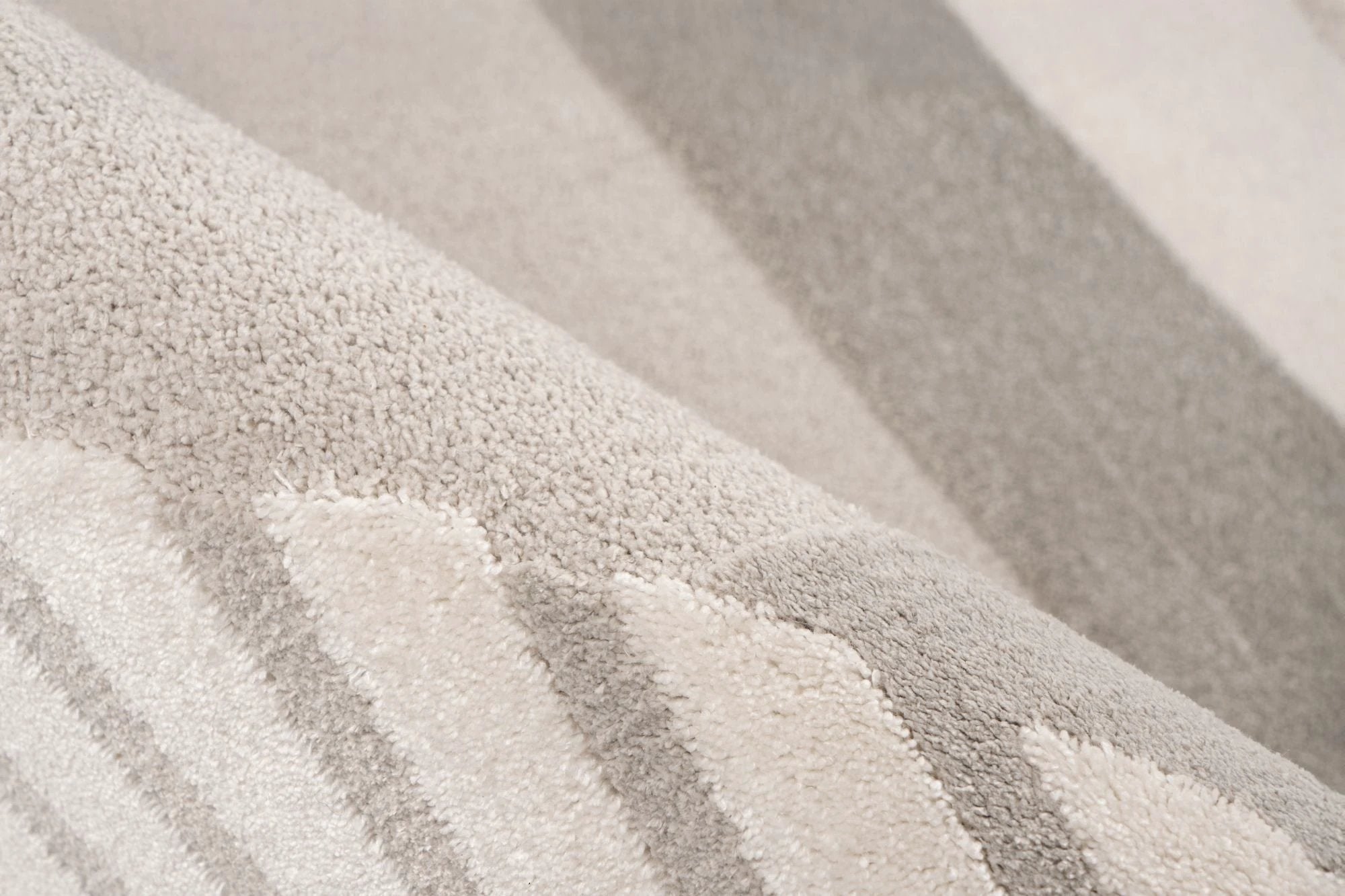 Vloerkleed Bergamo 701 Silver in 4 Maten by Lalee