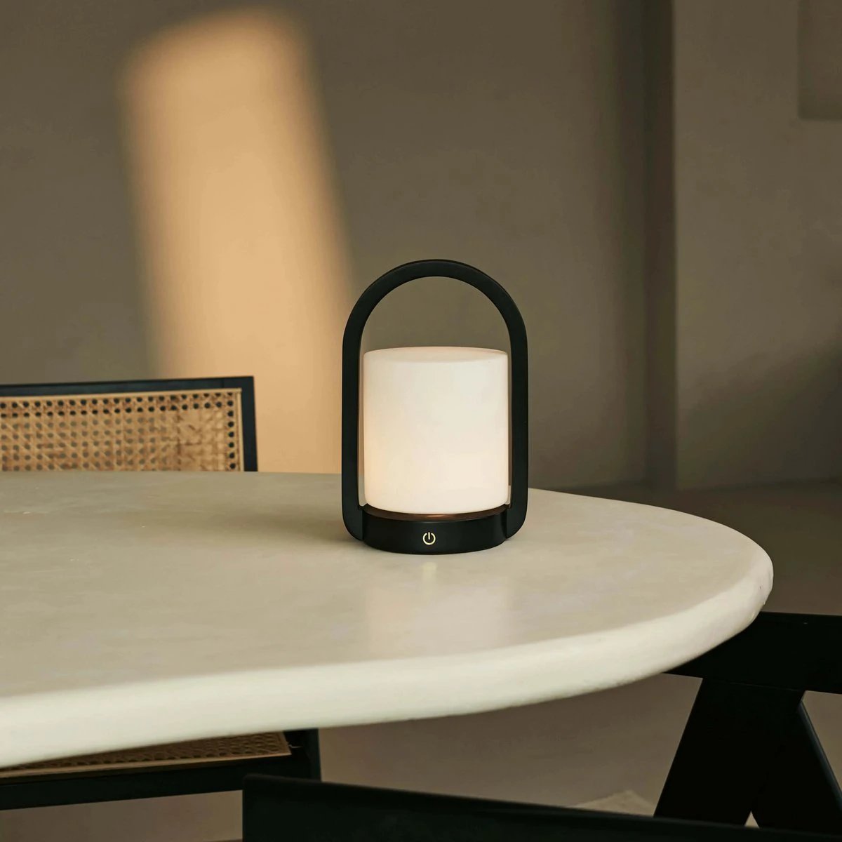 Tafellamp oplaadbaar George donkerbruin hout by Tavellio - Amsterdam