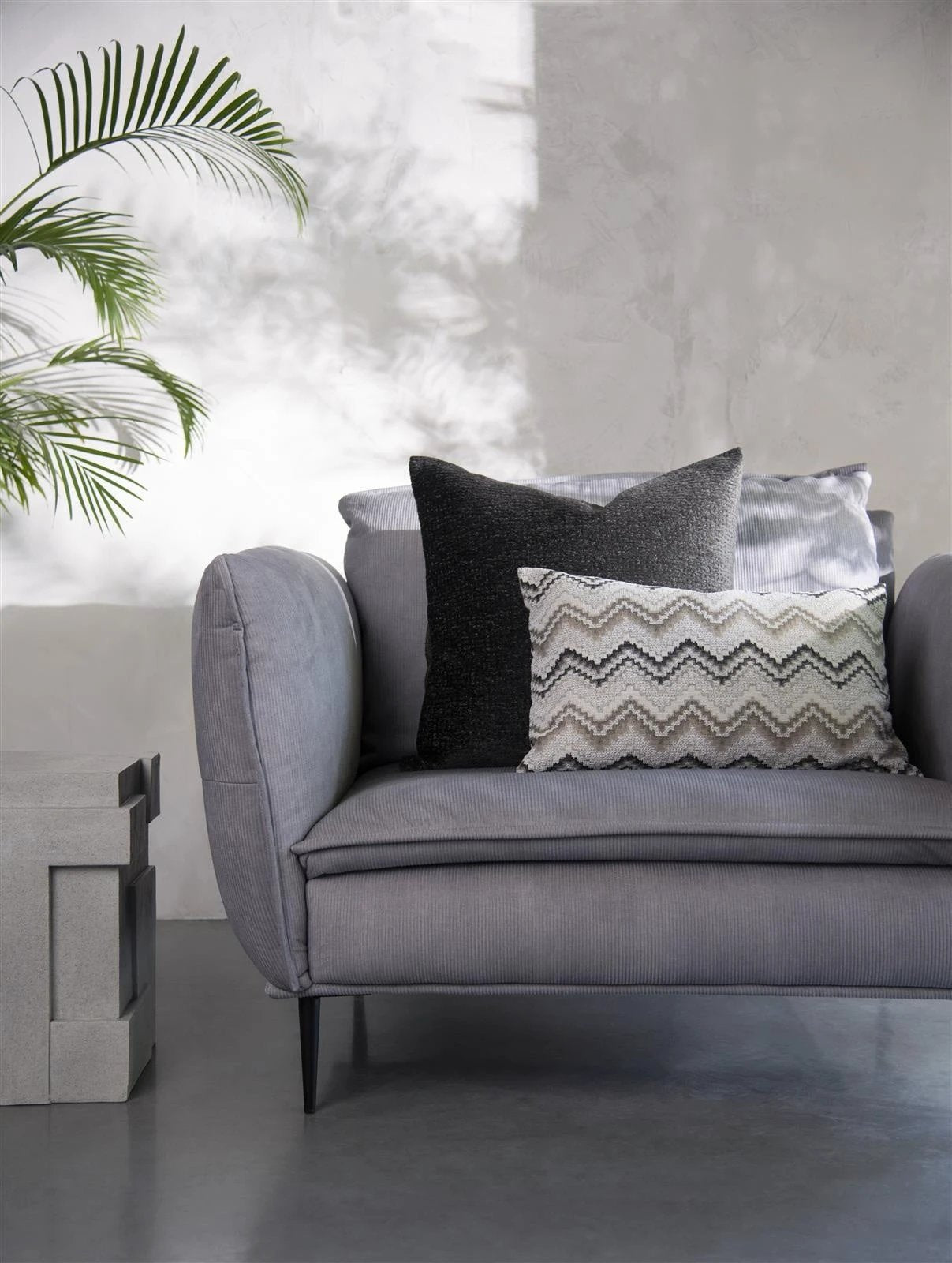 Kussen BeautiQ - Chic | Antraciet in 2 maten by Coco Maison