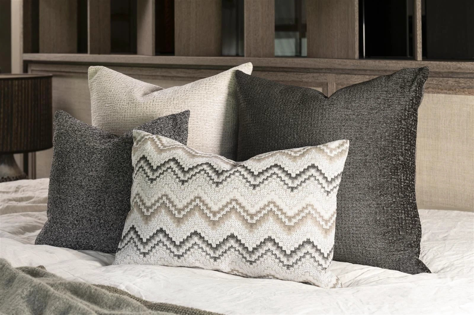 Kussen BeautiQ - Chic | Antraciet in 2 maten by Coco Maison