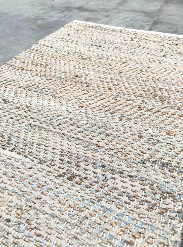 Vloerkleed recycled leer & jute - beige in 3 maten by Rocaflor